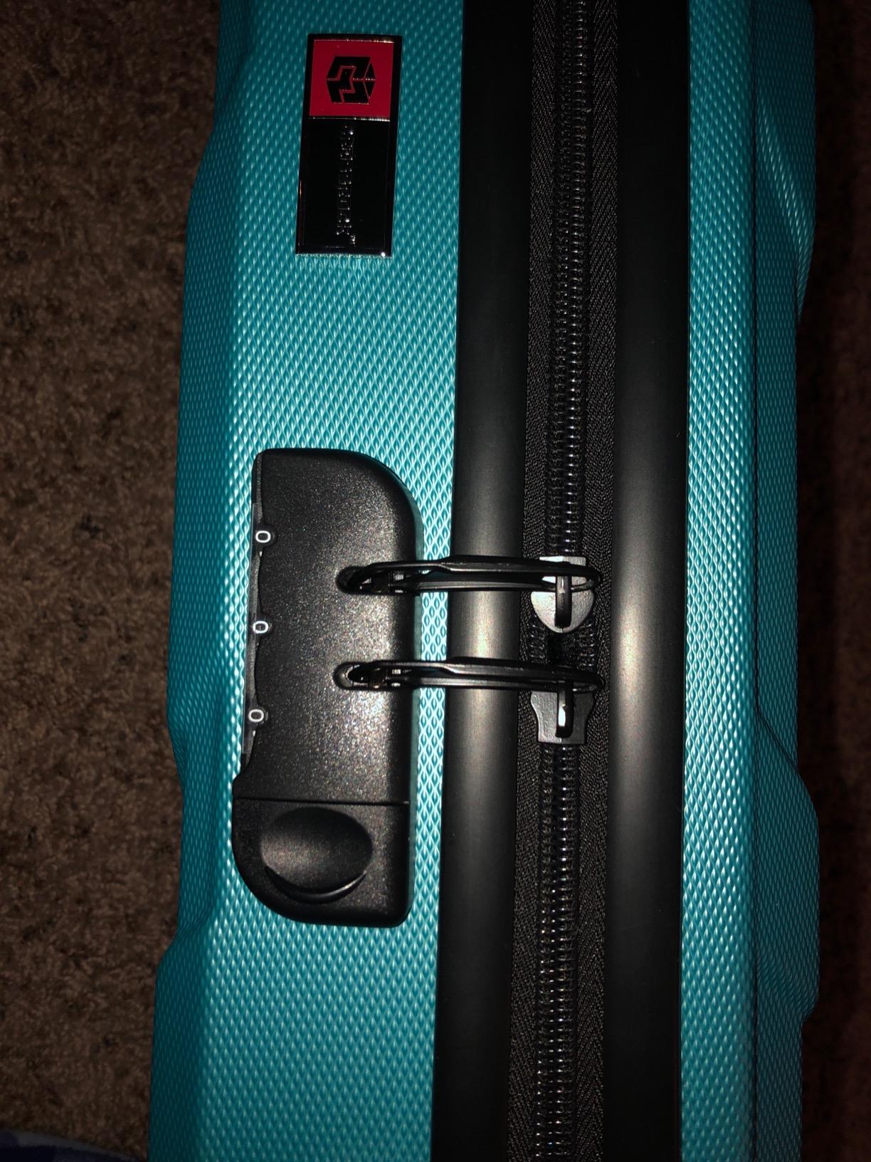 Crossrock 4/4 Violin Case with Carbon Wave Pattern | PC Hard Shell, Backpack Straps, Suspension Padding - Lightweight Durable Protection for Students & Daily Use customer photo 2