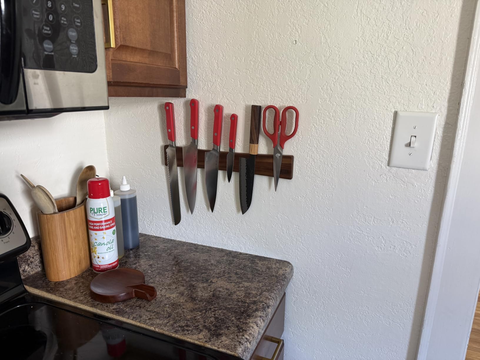 HOSHANHO Magnetic Knife Strips, Magnetic Knife Holder for Wall 16 Inch, Acacia Wood Knife Magnetic Strip Use as Knife Bar, Knife Holder for Kitchen Utensil Organizer customer photo 1