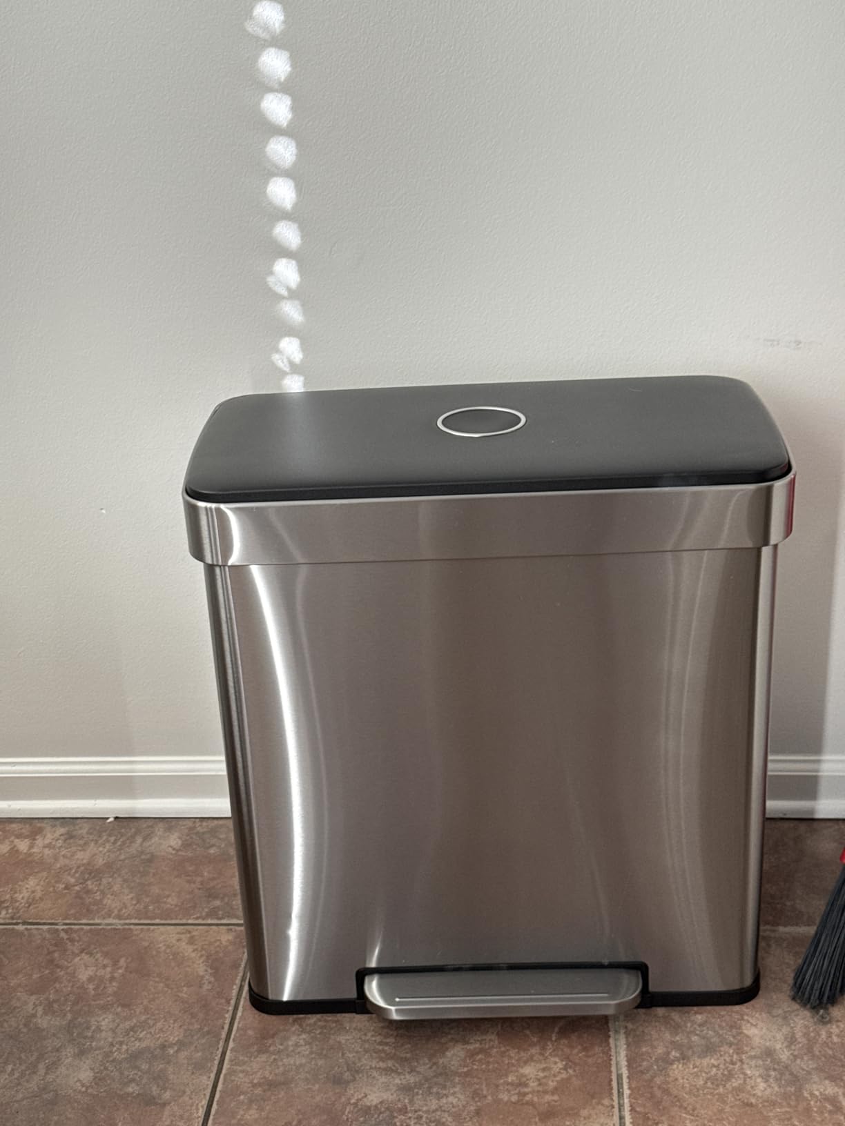 Amazon Basics Dual Compartment Recycling Trash Can with Soft-Close Lid, Fingerprint Resistant, Removable Liner Buckets, 60 Liters, Rectangular, Grey, Silver customer photo 2