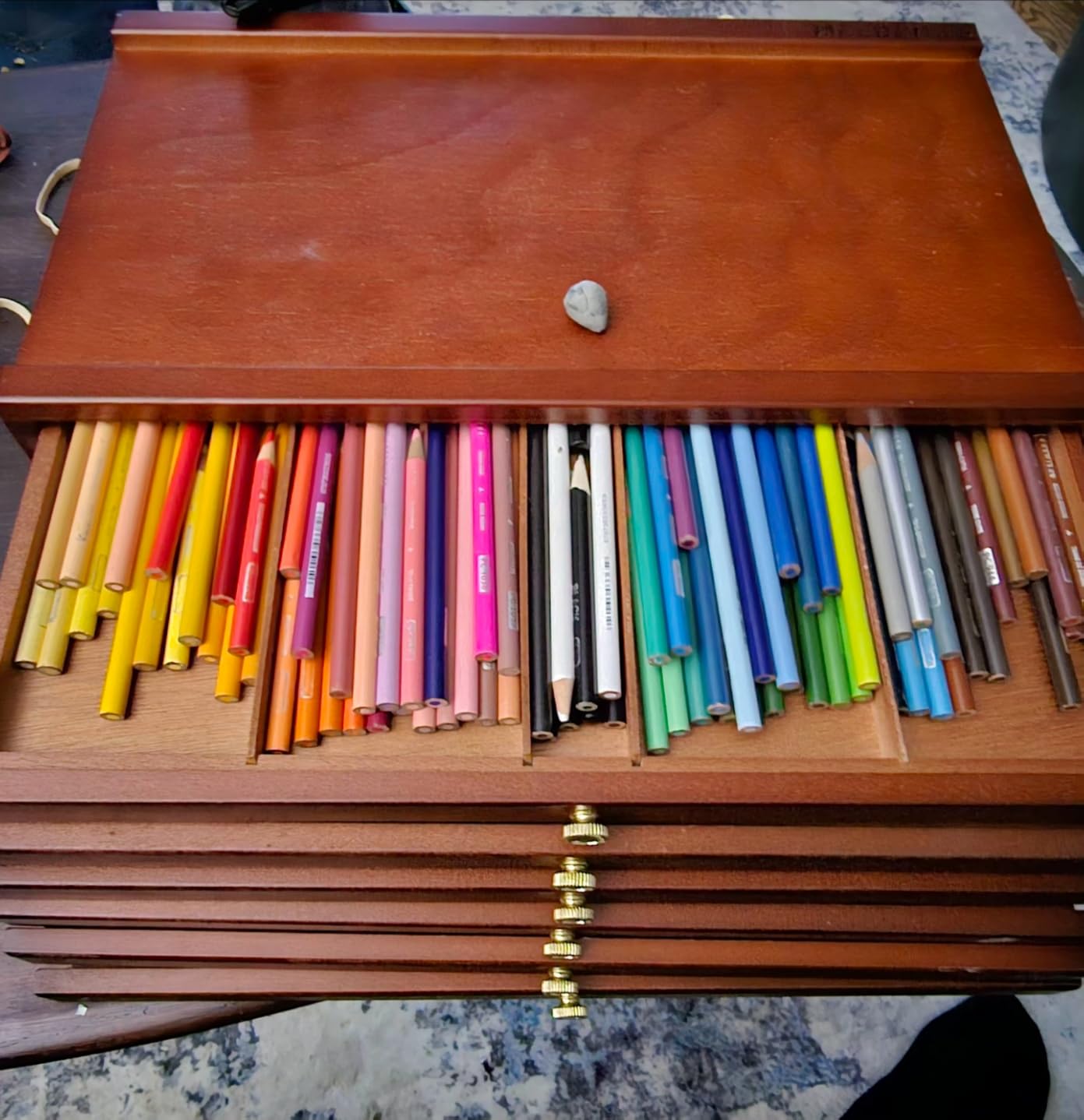 MEEDEN 10-Drawer Wood Artist Supply Storage Box, Portable Beechwood Multifunctional Pencil Brush Organizer Wood Box with Drawer&Compartments for Pastels, Pencils, Pens, Makeup Brushes(Deep Walnut) customer photo 1