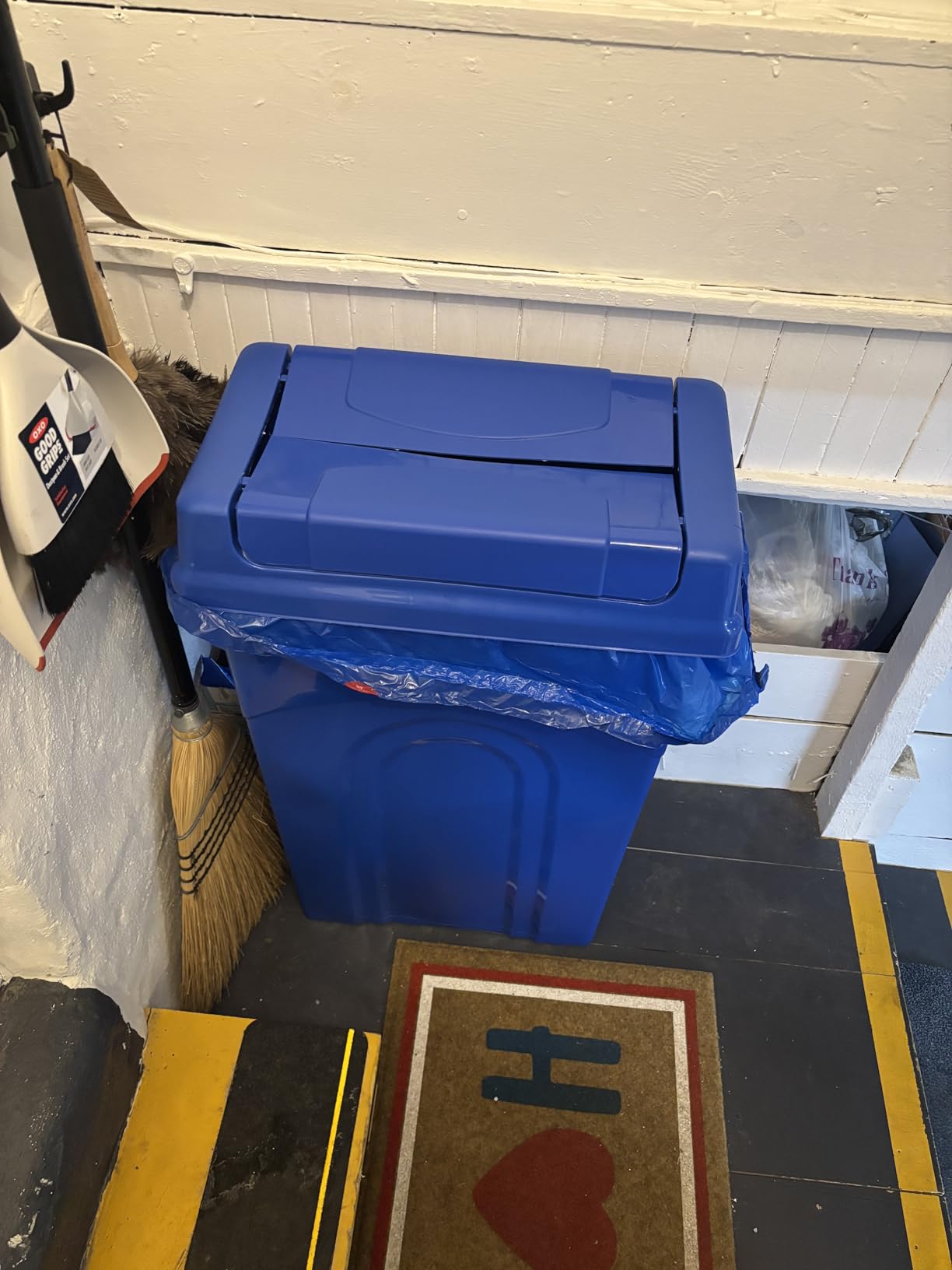United Solutions 23 Gallon Highboy Plastic Recycling Bin Kitchen Trash Can with Lid, Pass Through Handles, and Dustpan Edge, Blue customer photo 1