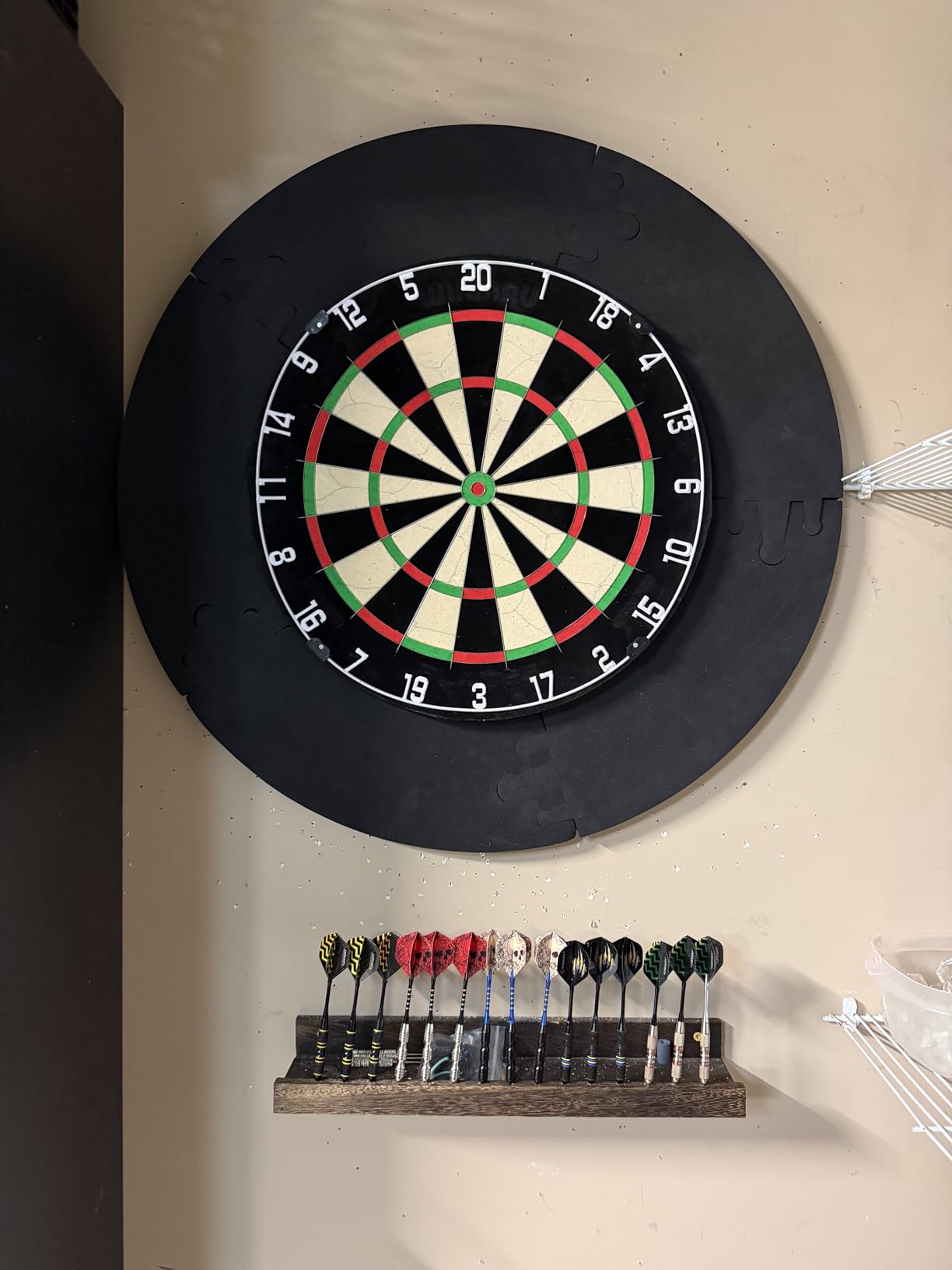 WINMAU Professional Bristle Dartboard - Blade 6 - PDC Tournament Board with Official Tournament Specifications customer photo 1