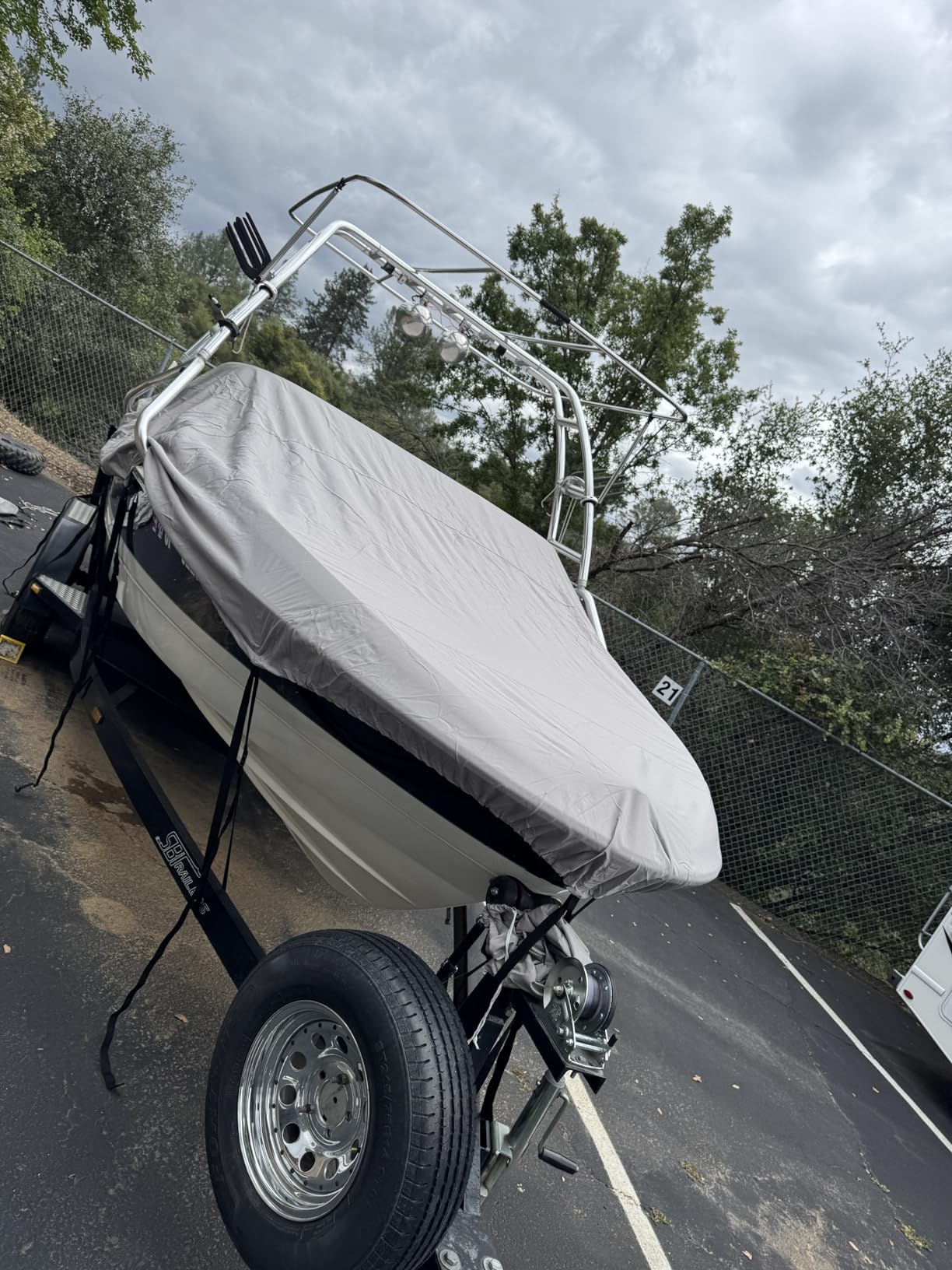 Heavy Duty 1200D PU Waterproof Boat Cover, Trailerable Marine Grade Polyester Canvas, Fit V-Hull, Tri-Hull, Fishing Boat, Runabout, Pro-Style Bass Boat with Strap, 20'- 22', Gray customer photo 1