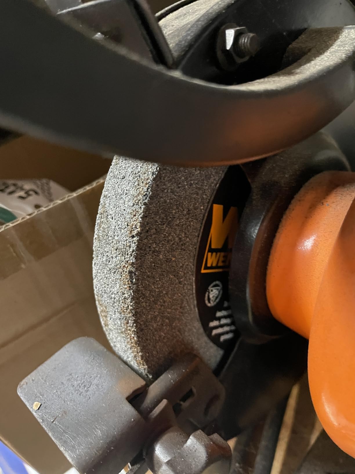 WEN BG625V 2.5-Amp 6-Inch Variable Speed Bench Grinder with Flexible Work Light customer photo 2