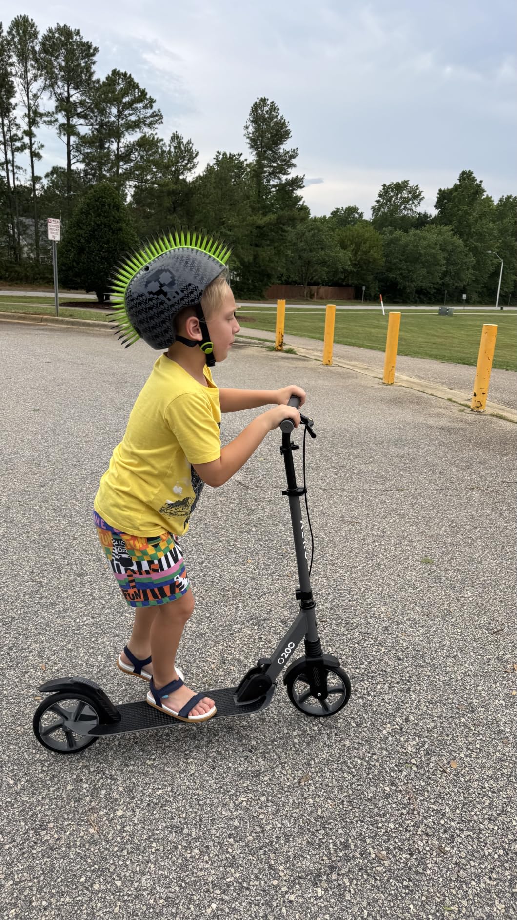 AERO MOBILITY Big Wheel Kick Scooter for Kids 6-12, Teens & Adults | Light Up Wheels | Hand Controlled Brake | Shock Absorption | Rubber Deck Mat | Foldable & Height Adjustable customer photo 1