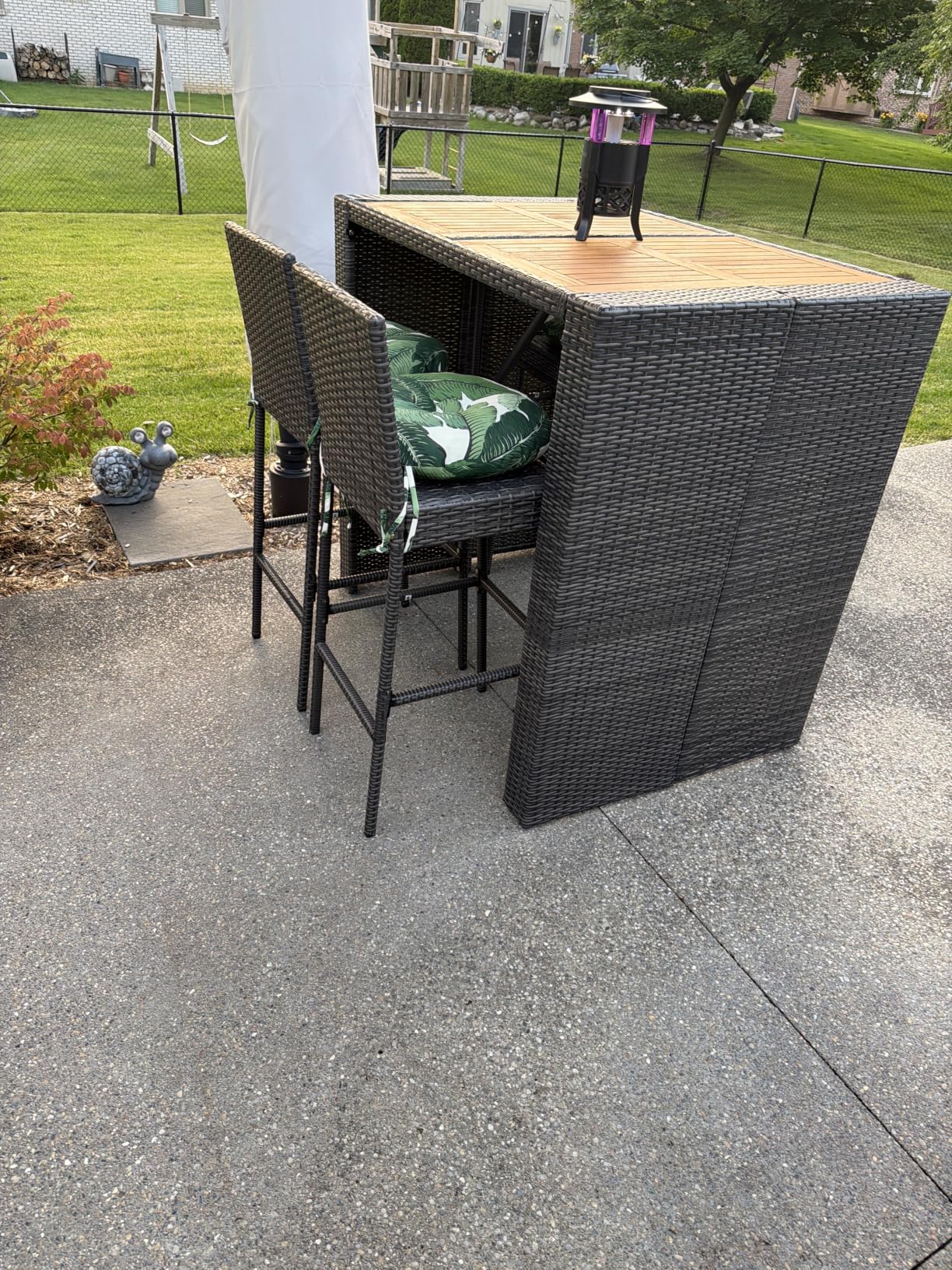 Tangkula 5 Piece Patio Wicker Bar Set, Patiojoy Outdoor Acacia Wood Bar Height Table & 4 Rattan Bar Stool Chairs with Backrest and Footrest, Outdoor Dining Bistro Set customer photo 2