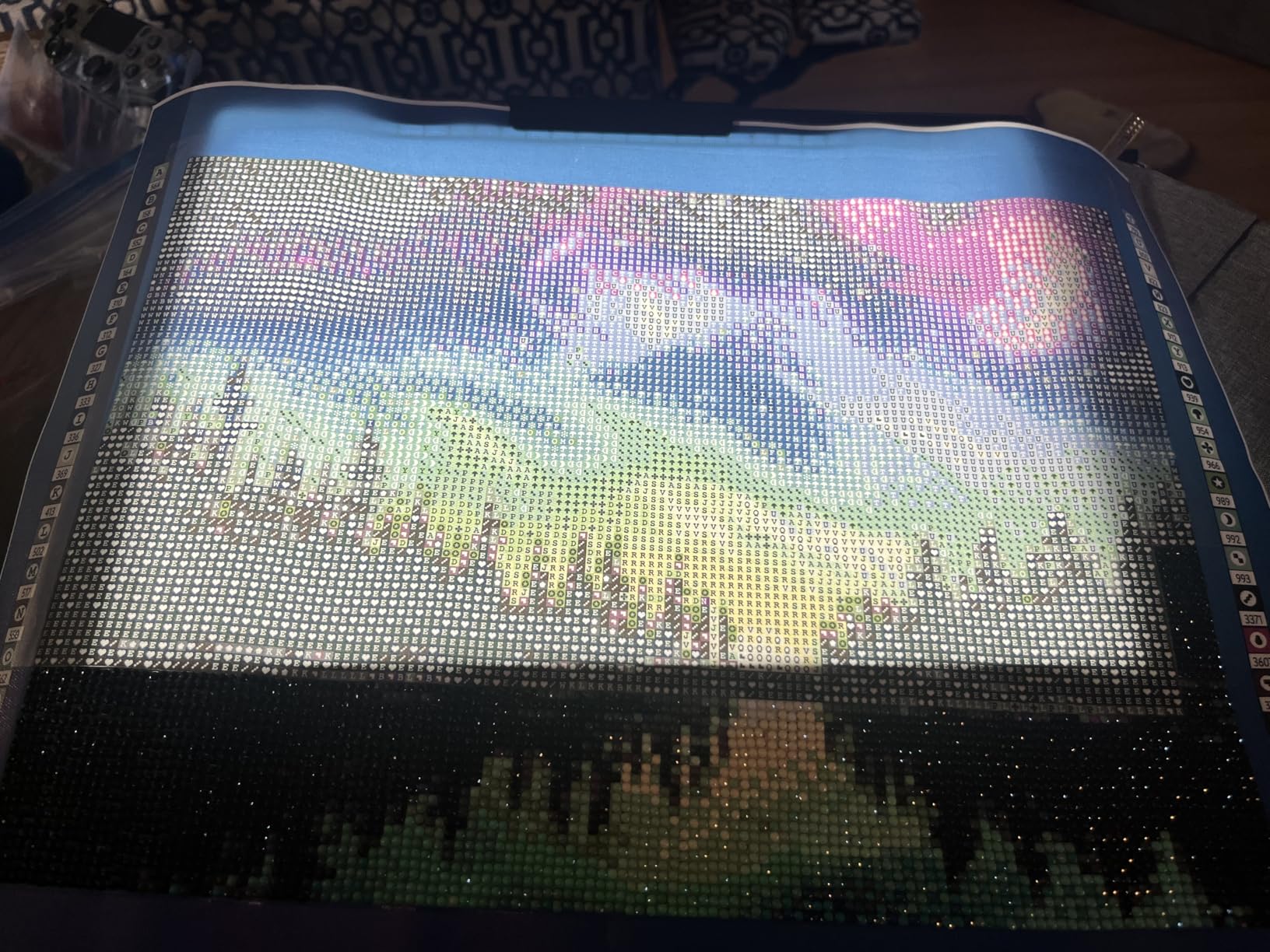YINGWOND Rechargeable A4 LED Light Pad with Padded Case, Tracing Light Box w/Riser Stands and Paper Clip, 6 Levels of Brightness, Type-c Cable, Wireless Diamond Painting Light Board customer photo 1