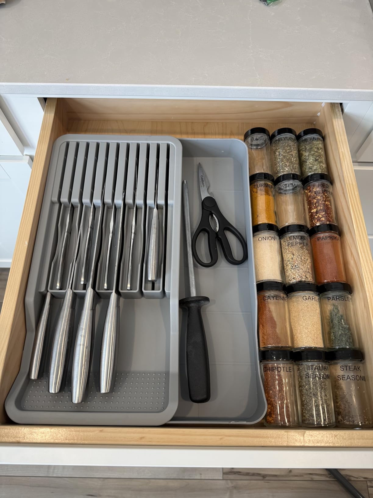 Expandable Drawer Knife Insert Organizer - Plastic Knife Storage Tray for Kitchen Drawers, Adjustable to Fit 11 Knives, BPA-Free, Ventilated, Space-Saving customer photo 1