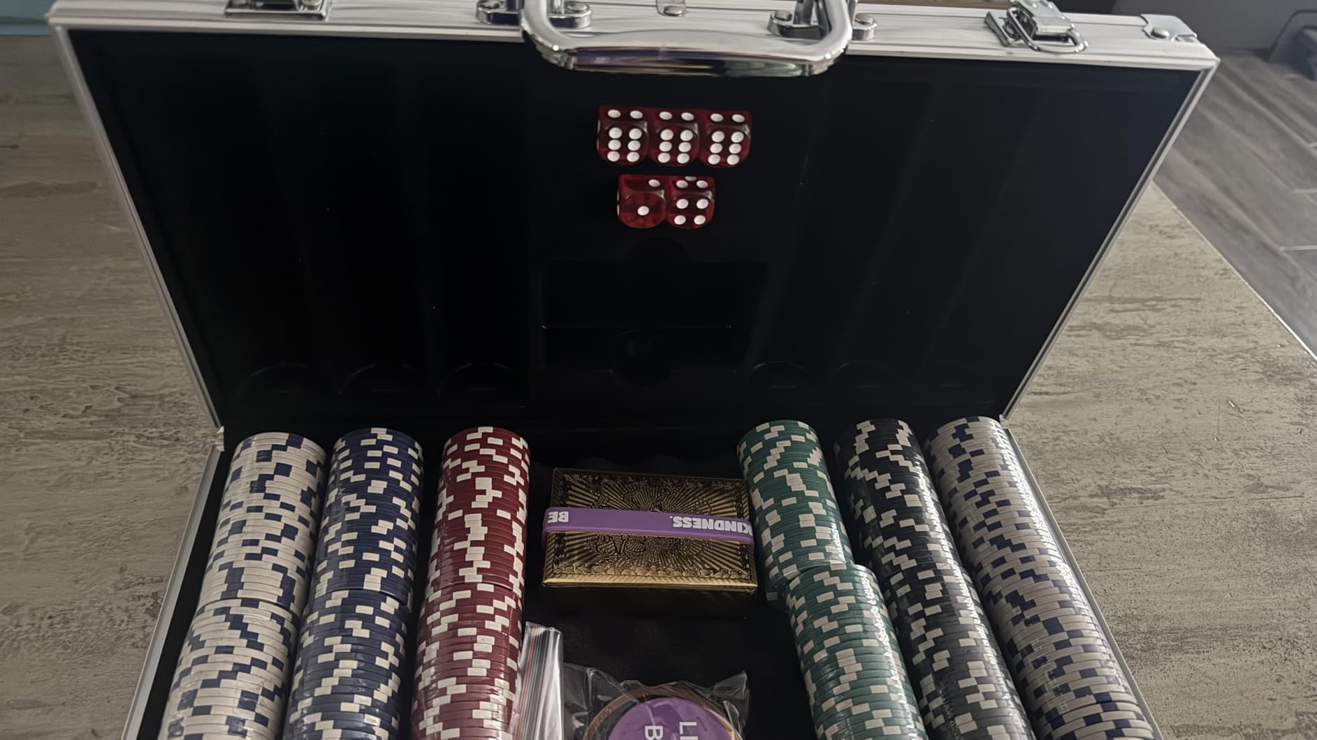 300 Pcs Poker Chips Set for Texas Hold'em, Clay Poker Set Blackjack, Professional Poker Kit with Aluminum Case, 2 Decks Cards, Dealer Blind Buttons 5 Dice, 11.5 Gram Casino Chips for Gambling Games customer photo 2
