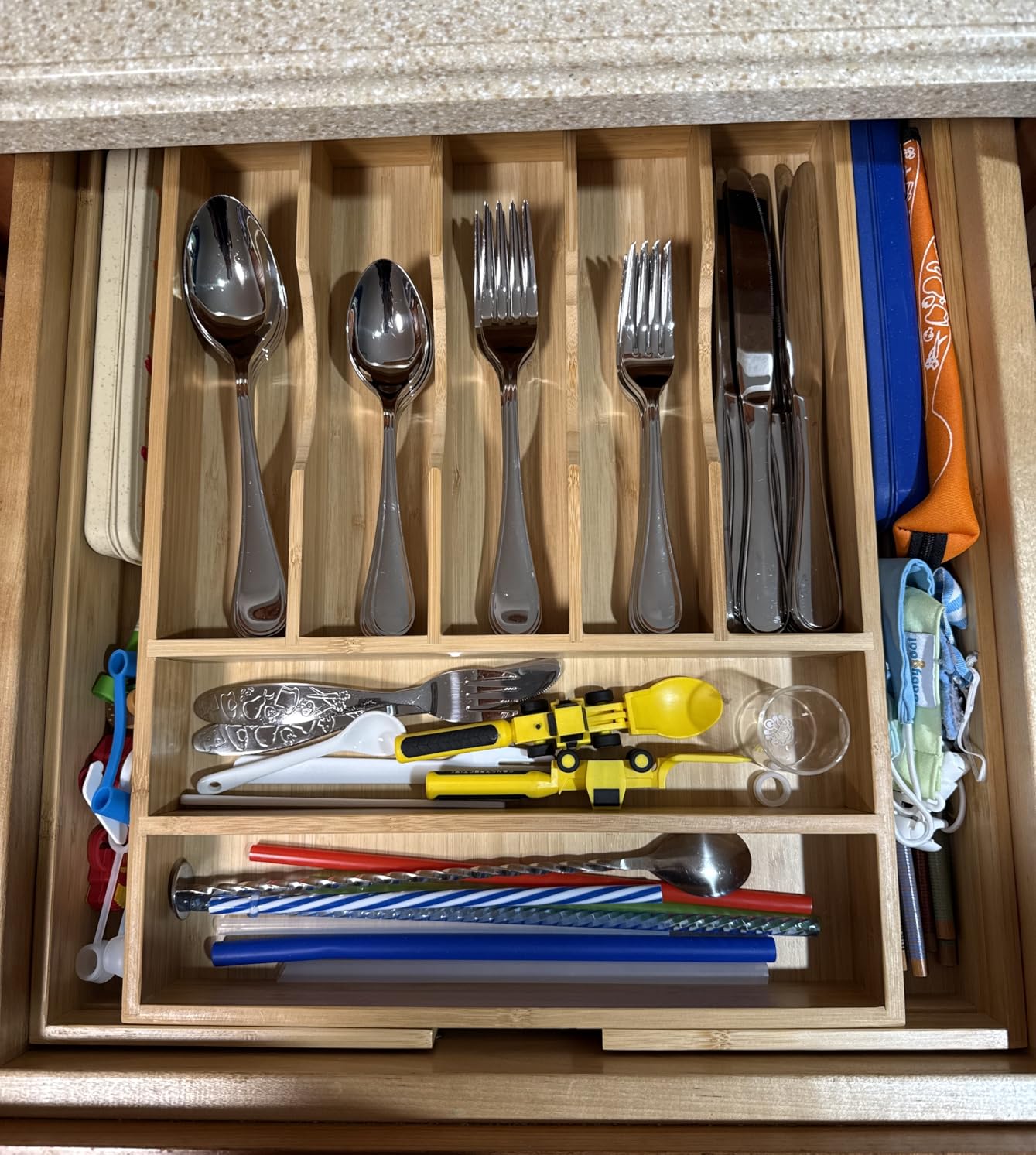 Umilife Large Expandable Kitchen Silverware Utensils Drawer Organizer, 2.5