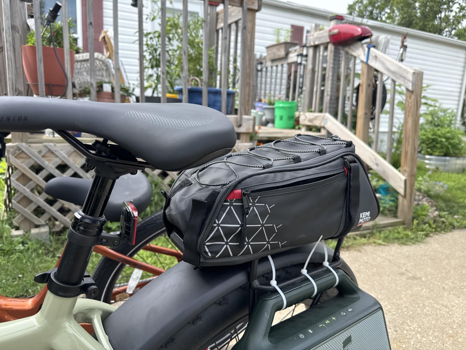 KEMIMOTO Rear Bike Rack Bag - 8L PVC Water Resistant Ebike Bags for Bicycle Rear Rack, Bicycle Trunk Pannier for Commuter Travel Shopping and Cycling (Black) customer photo 1