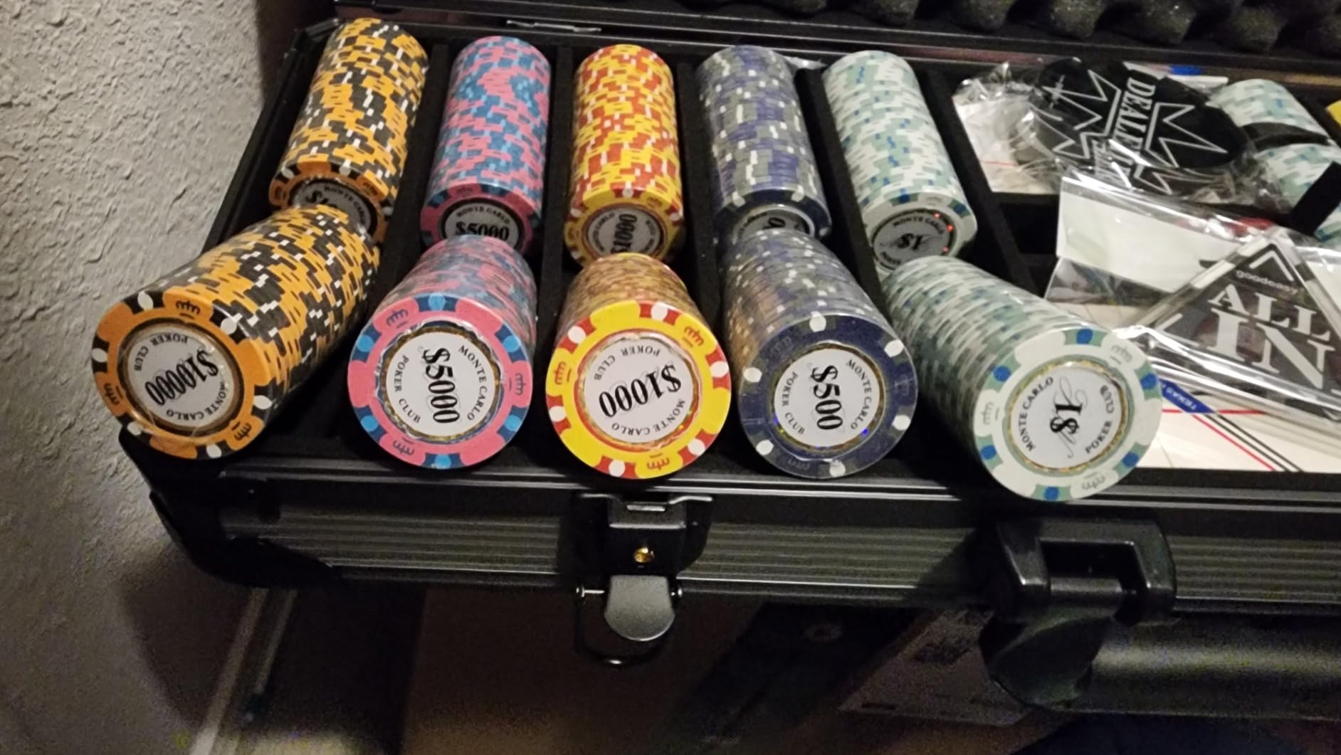 14g Clay Poker Chips Set, 500 Poker Chips, 39mm, with High-end Aluminum Carrying Case/2 Decks of Plastic Playing Cards/Dealer Button, for Poker Games, Blackjack, Texas Hold'em customer photo 1