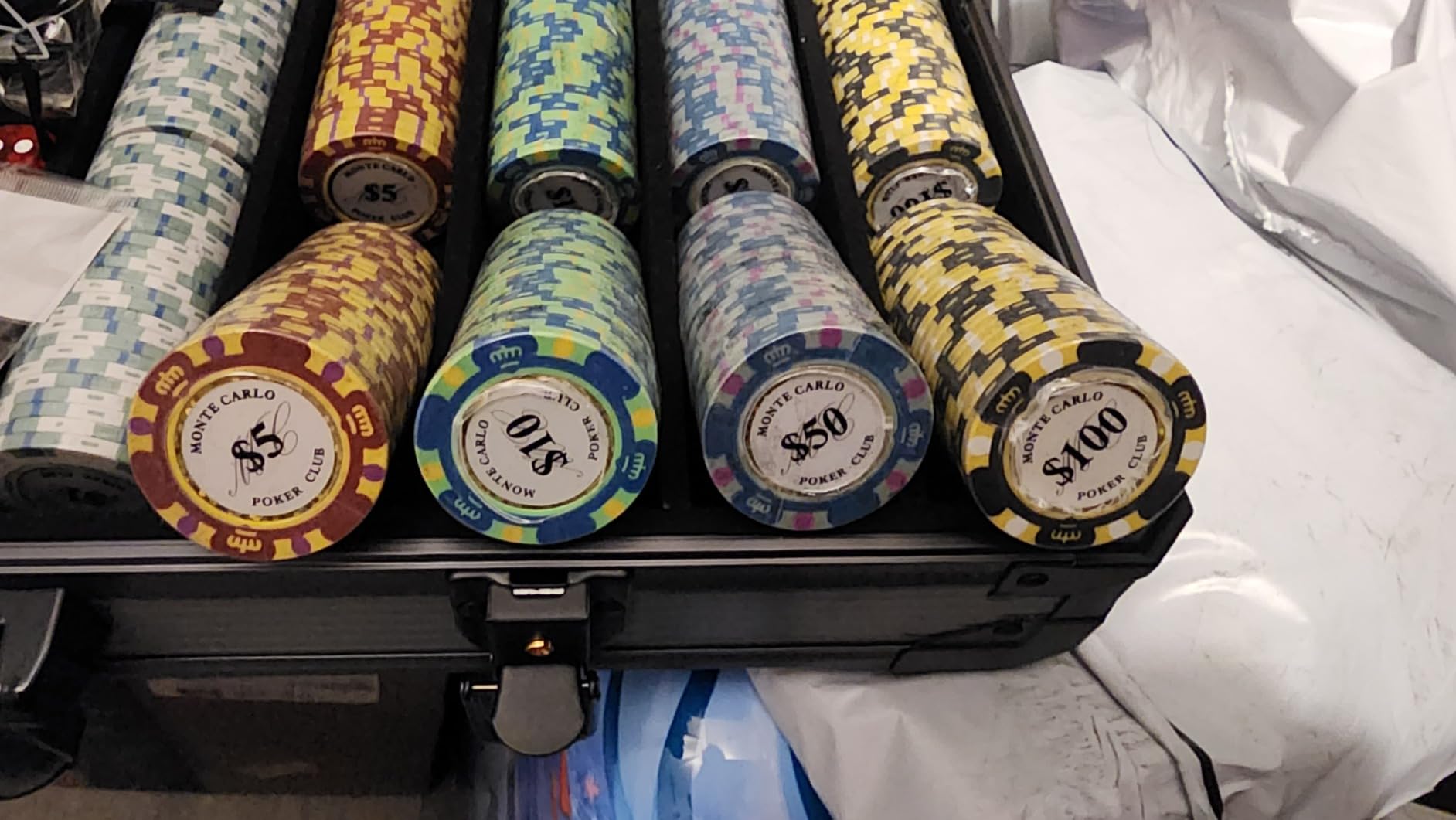 14g Clay Poker Chips Set, 500 Poker Chips, 39mm, with High-end Aluminum Carrying Case/2 Decks of Plastic Playing Cards/Dealer Button, for Poker Games, Blackjack, Texas Hold'em customer photo 2