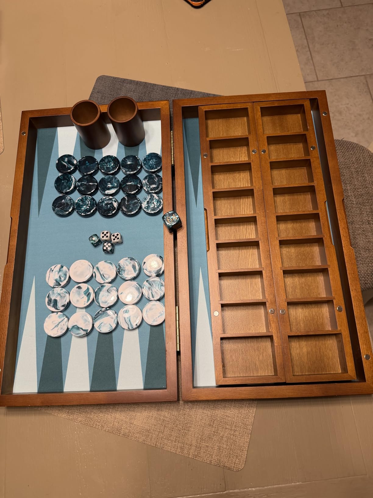 Pointworks 20 Inch Large Backgammon Sets for Adults, Green Backgammon Board, Solid Wood. Removable Accessory Tray, Premium 1.5 Inch Checkers & Dice Set, Backgammon Game Set Backgammon Table customer photo 2