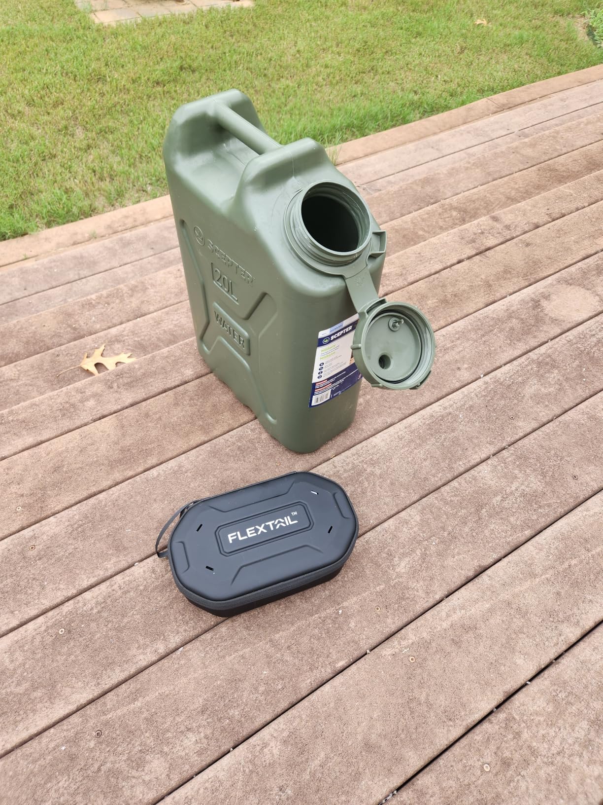 FLEXTAILGEAR MAX Shower Portable Shower for Camping, Rechargeable Outdoor Camping Shower, Portable Shower Pump with USB-C,Shower Pump for Hiking, Car wash, Pet Cleaning, Beach Vacations customer photo 2