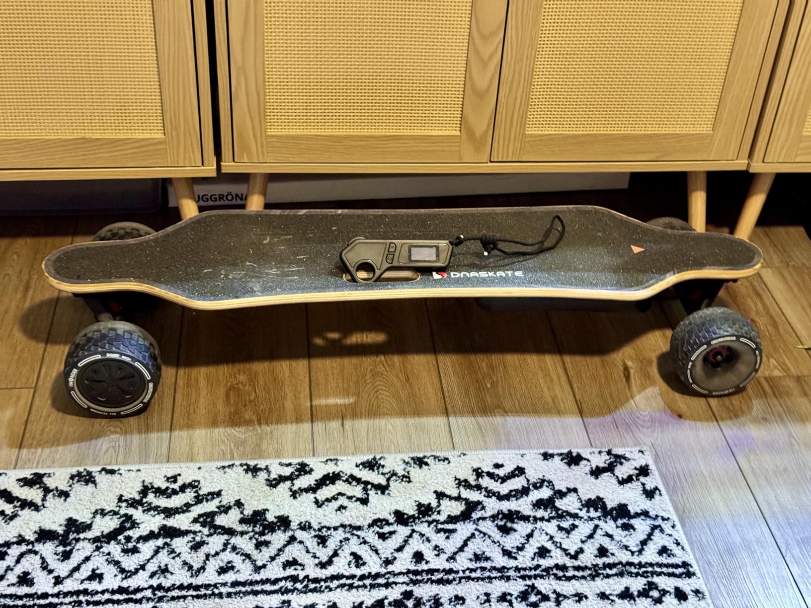 V4/V20 Electric Skateboard with Remote, 28 Mph Top Speed,22 Miles Range,1200W Hub-Motor, Longboard Skateboard for Adults &Teens customer photo 2