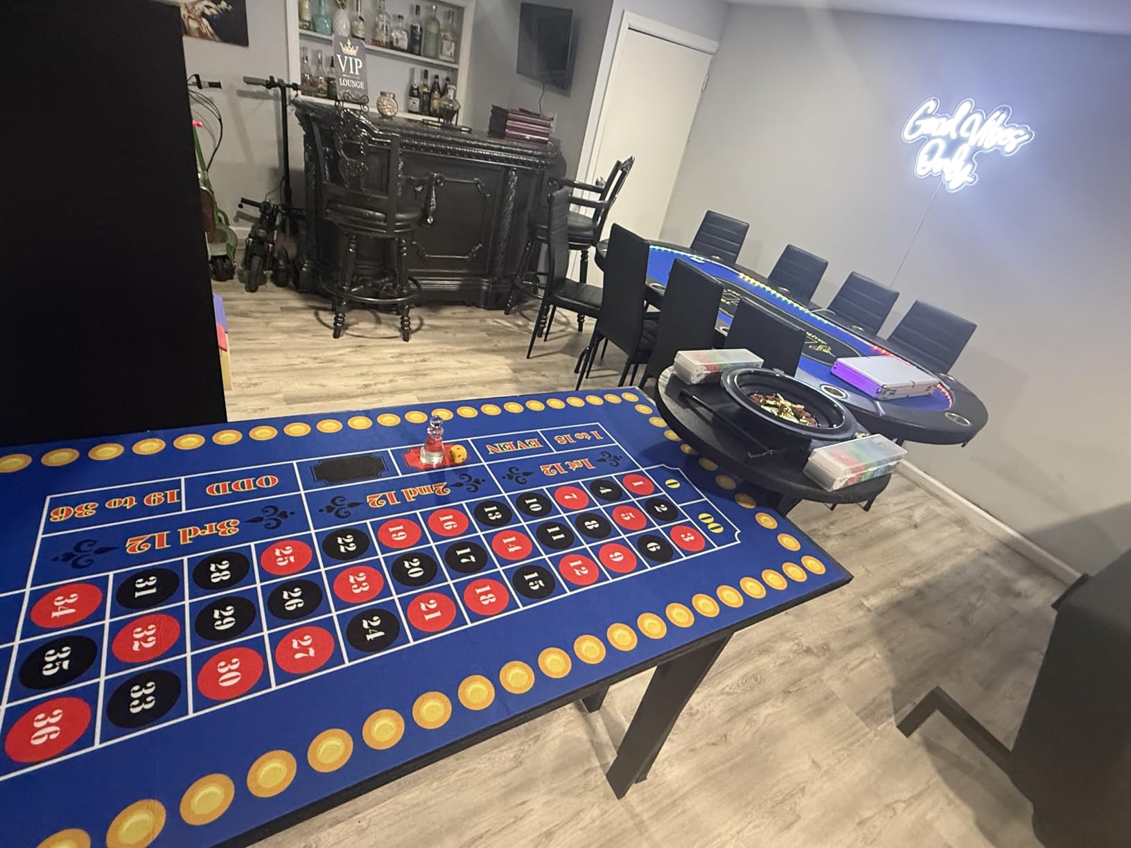 Extguds Roulette Wheel and Craps Set with Large Double Sided Felt, 10 Inch Roulette Wheel, Chip Rake, 200 Chips, Roulette Marker, 3 Dices, Perfect for Game Night Party customer photo 2