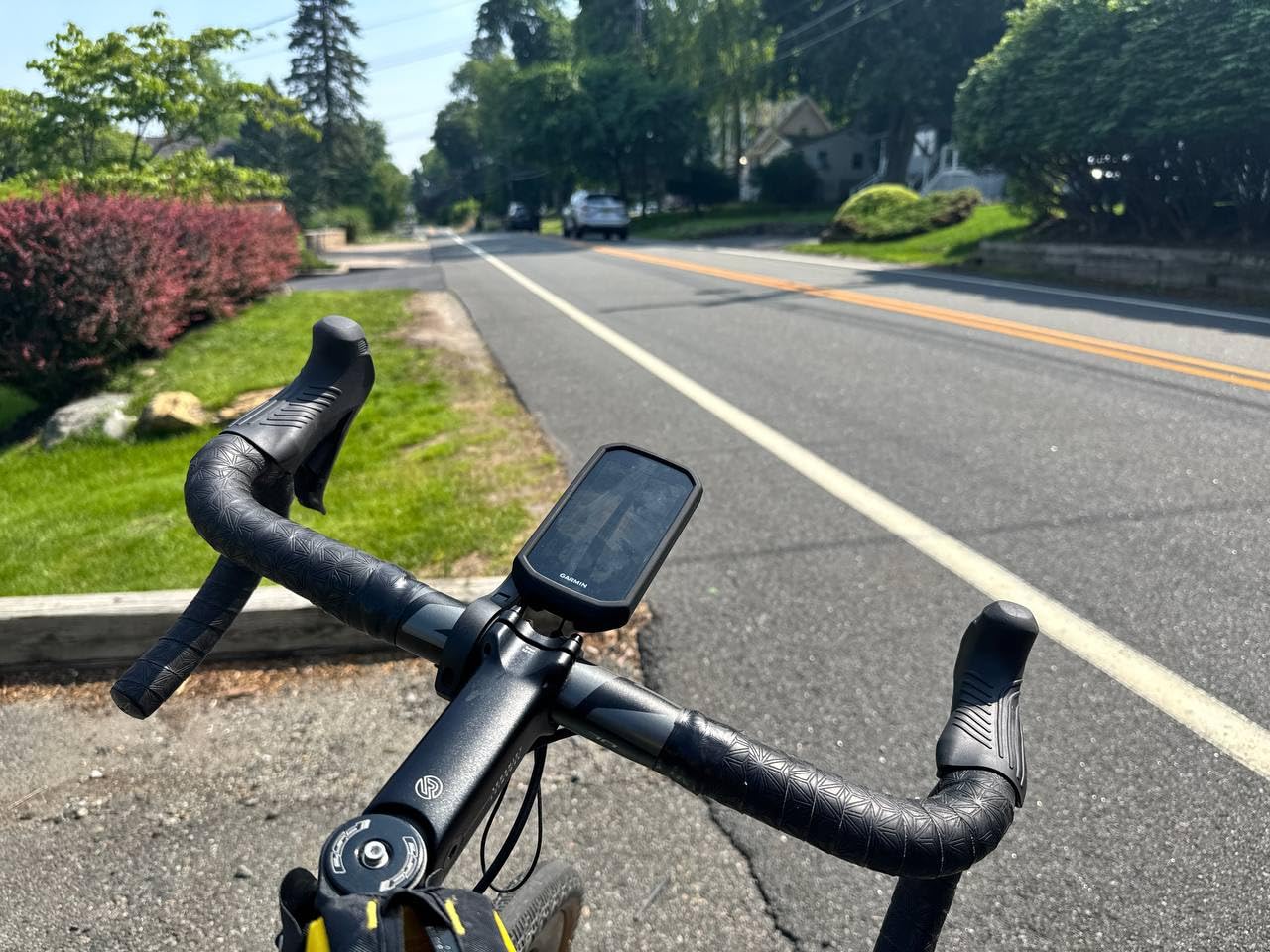 Garmin Edge 1050 Premium Cycling Computer with Vivid Color Touchscreen, Built-in Speaker, Advanced Training and Group Ride Features customer photo 2