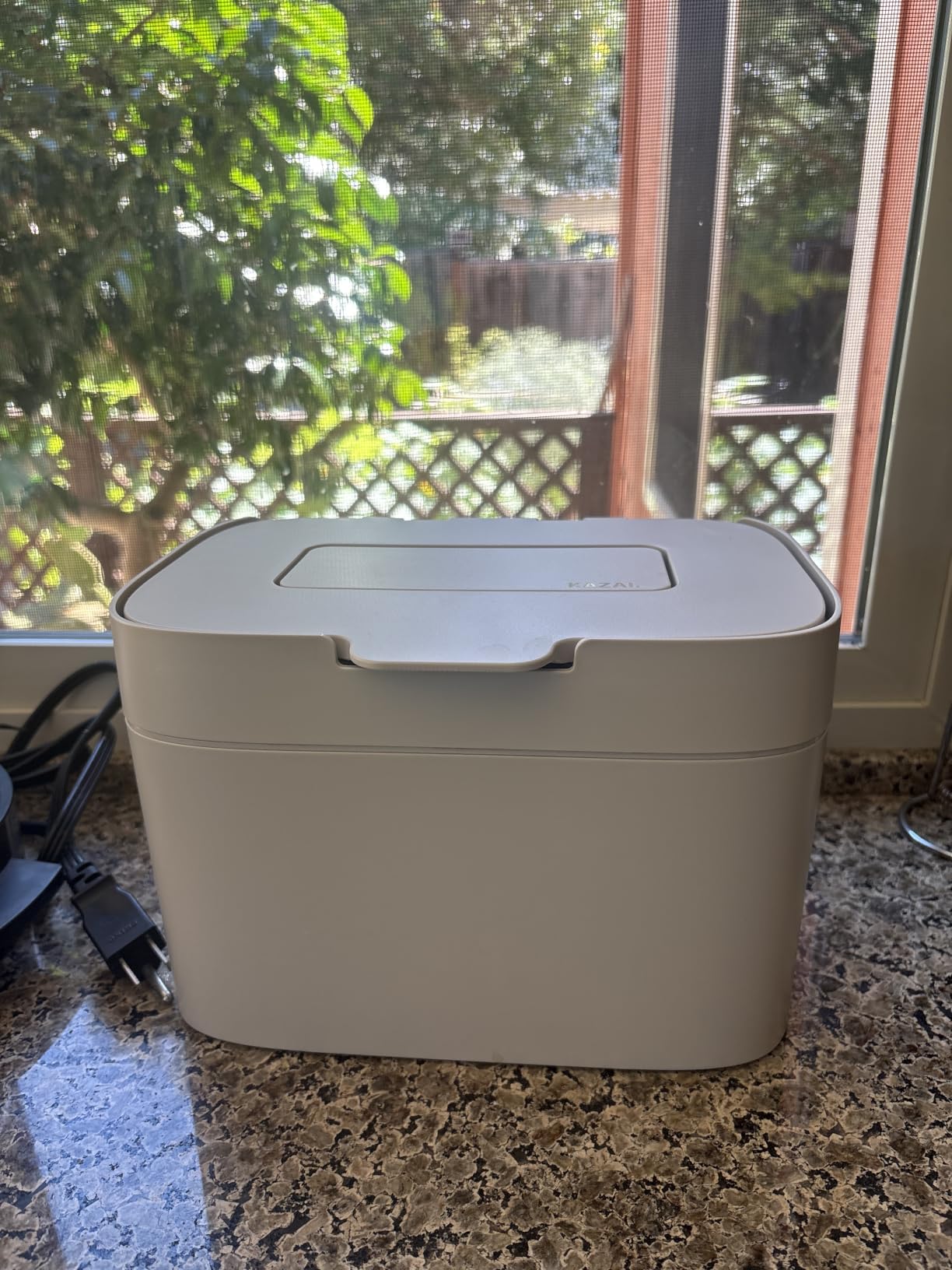 KAZAI. Compost Bin Kitchen 'Elin' | 1.2 GAL / 4.5L Countertop Compost Bin with Wooden Lid & Filter | Odor-Free, Dishwasher Safe, with Inner Bucket | Small Indoor Kitchen Composter | Off-White/Bamboo customer photo 1