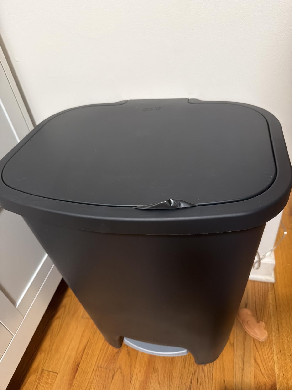 Glad Premium 13 Gallon Trash Can with Clorox Odor Protection | Plastic Kitchen Waste Bin | Hands Free with Stainless Steel Foot Pedal and Garbage Bag Rings, Black customer photo 1