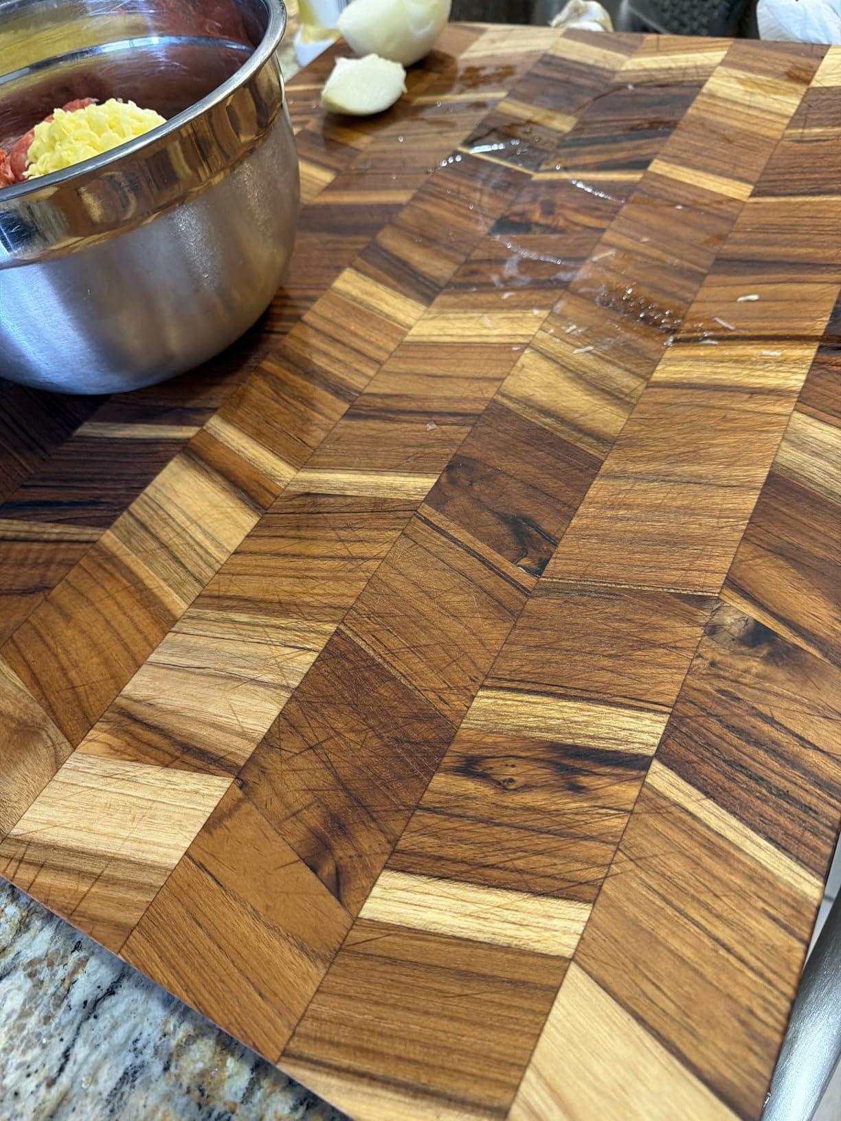 EZ FURNITURE Extra Large (XL) Teak Edge Grain Cutting Board, Reversible, Knife-Friendly Charcuterie Butcher Block, Juice Groove & Handles, Non-Toxic, Gift Box Included (Herringbone, 24
