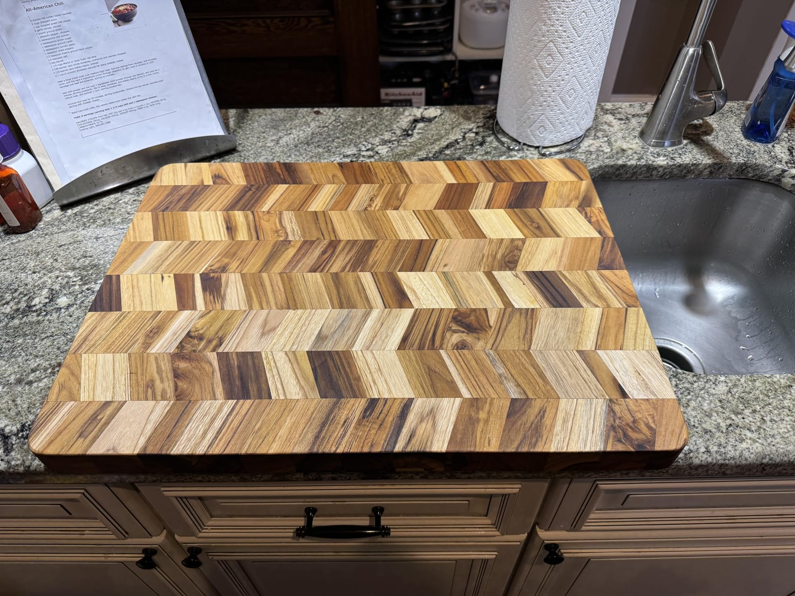 EZ FURNITURE Extra Large (XL) Teak Edge Grain Cutting Board, Reversible, Knife-Friendly Charcuterie Butcher Block, Juice Groove & Handles, Non-Toxic, Gift Box Included (Herringbone, 24