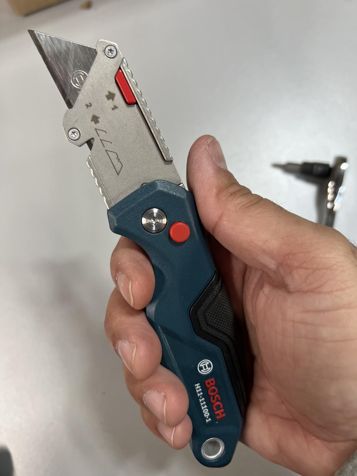 BOSCH H11-11100-1 Folding Utility Knife | Compact, Portable, Durable Box Cutter, Heavy Duty Utility Knife with Integrated Blade Storage, Thumb Rest, Belt Clip, Strap Cutter, 3 Blades customer photo 1