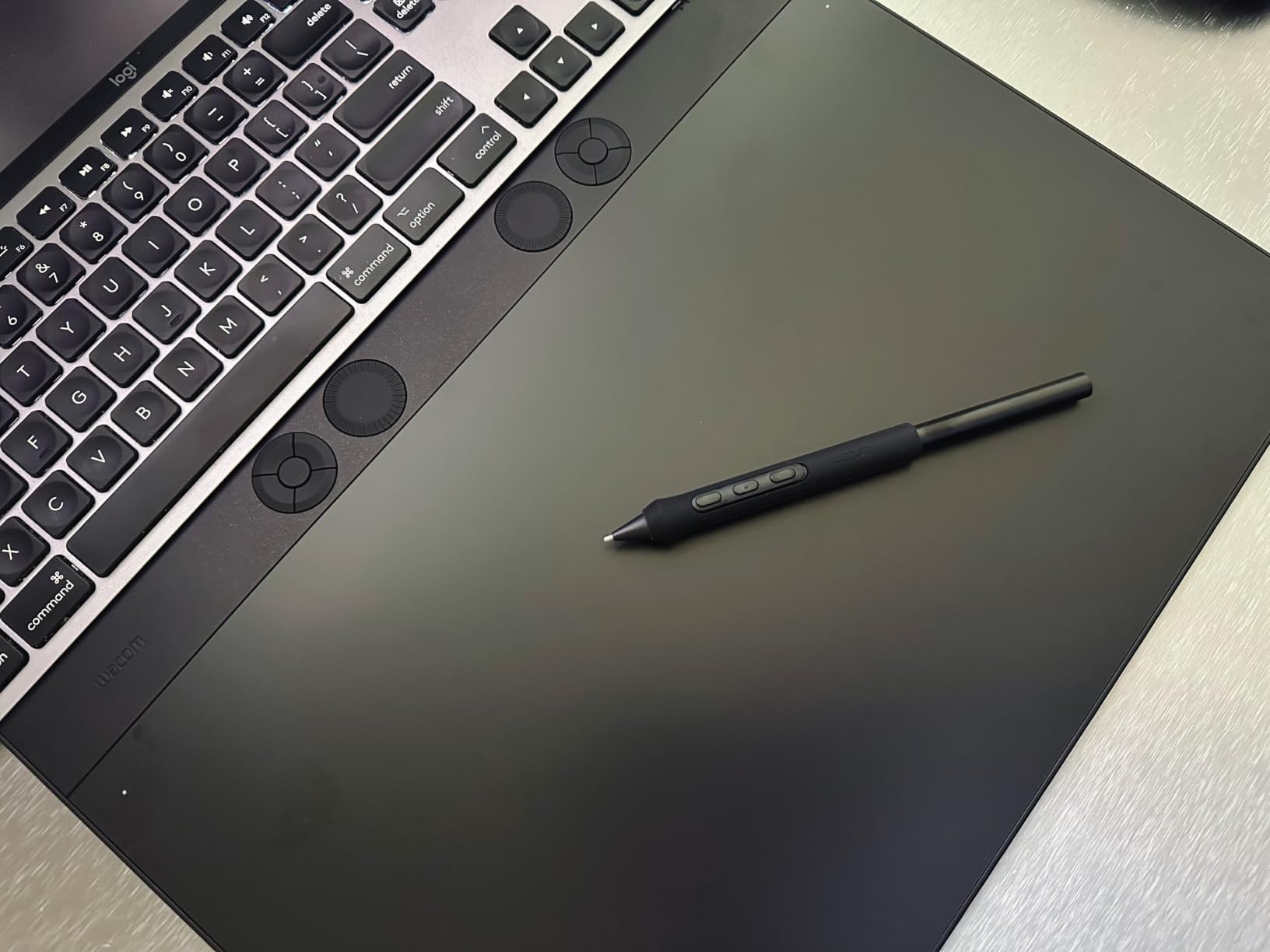 Wacom Intuos Pro Medium Bluetooth Professional Graphic Drawing Tablet with Pro Pen 3, Compatible with Mac, Windows - 2025 Edition customer photo 1