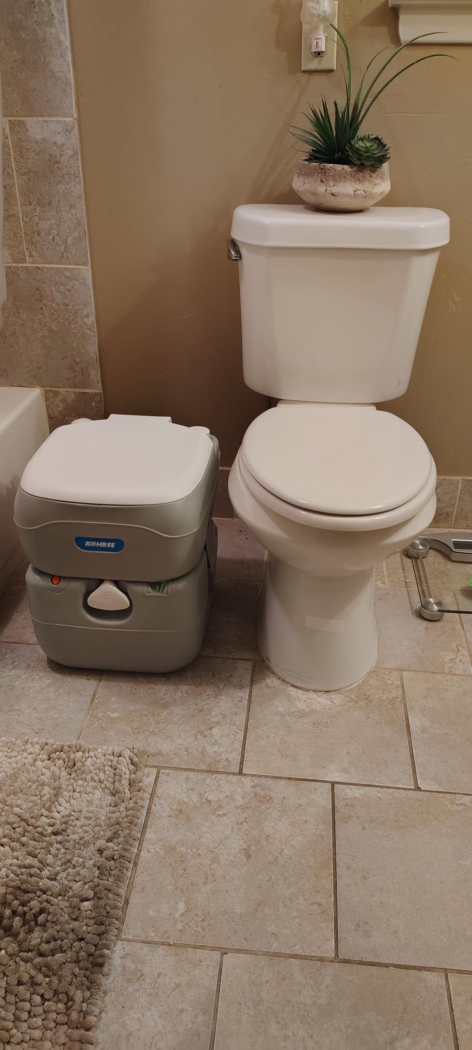 Kohree Portable Toilet for Camping 5.3 Gallon, 20L Cassette Toilet | Porta Potty for Adults with Diagonal Elongated Bowl Seat customer photo 2