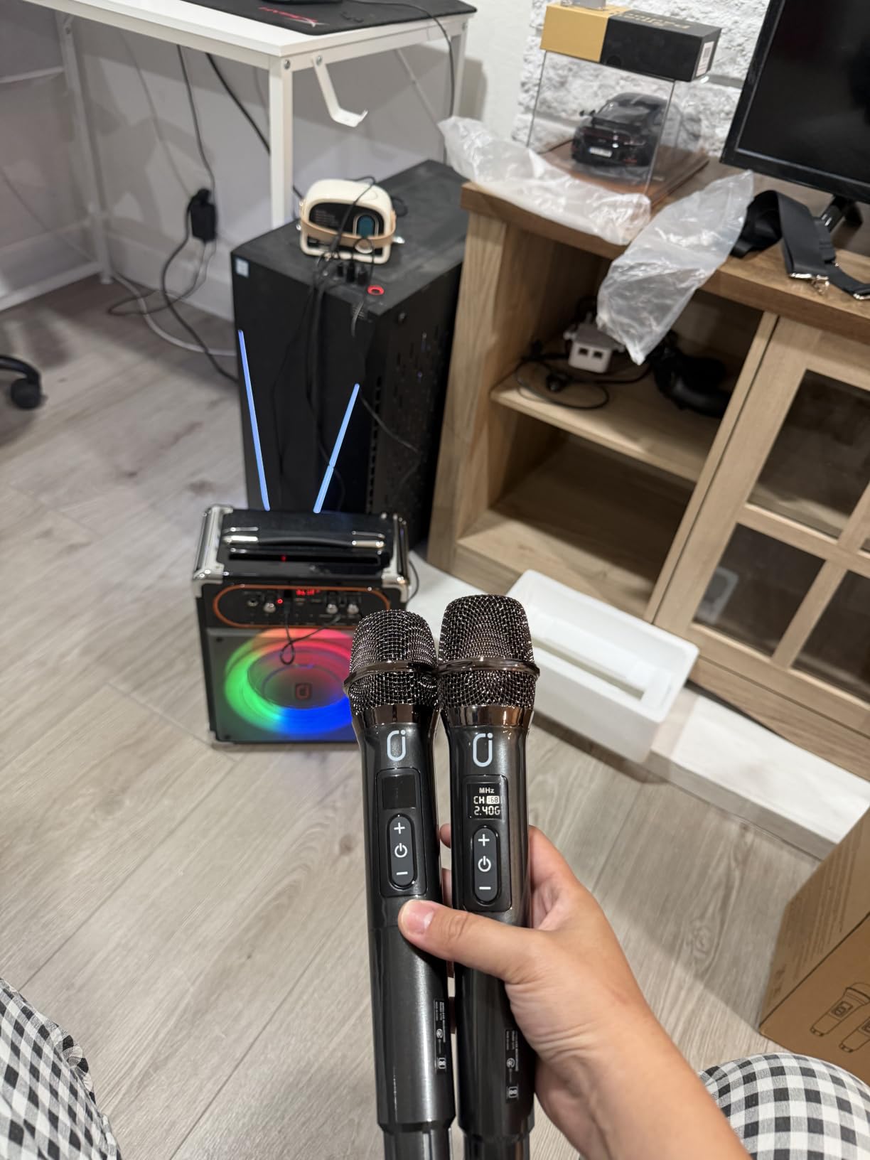 HWWR Karaoke Machine with 2 Wireless 0-Delay Microphones for Adults, Portable Bluetooth 5.3 Speaker with Echo Adjustment and Powerful Sound, Supports TWS/TV/Guitar for Family Party, Backyard BBQ customer photo 1
