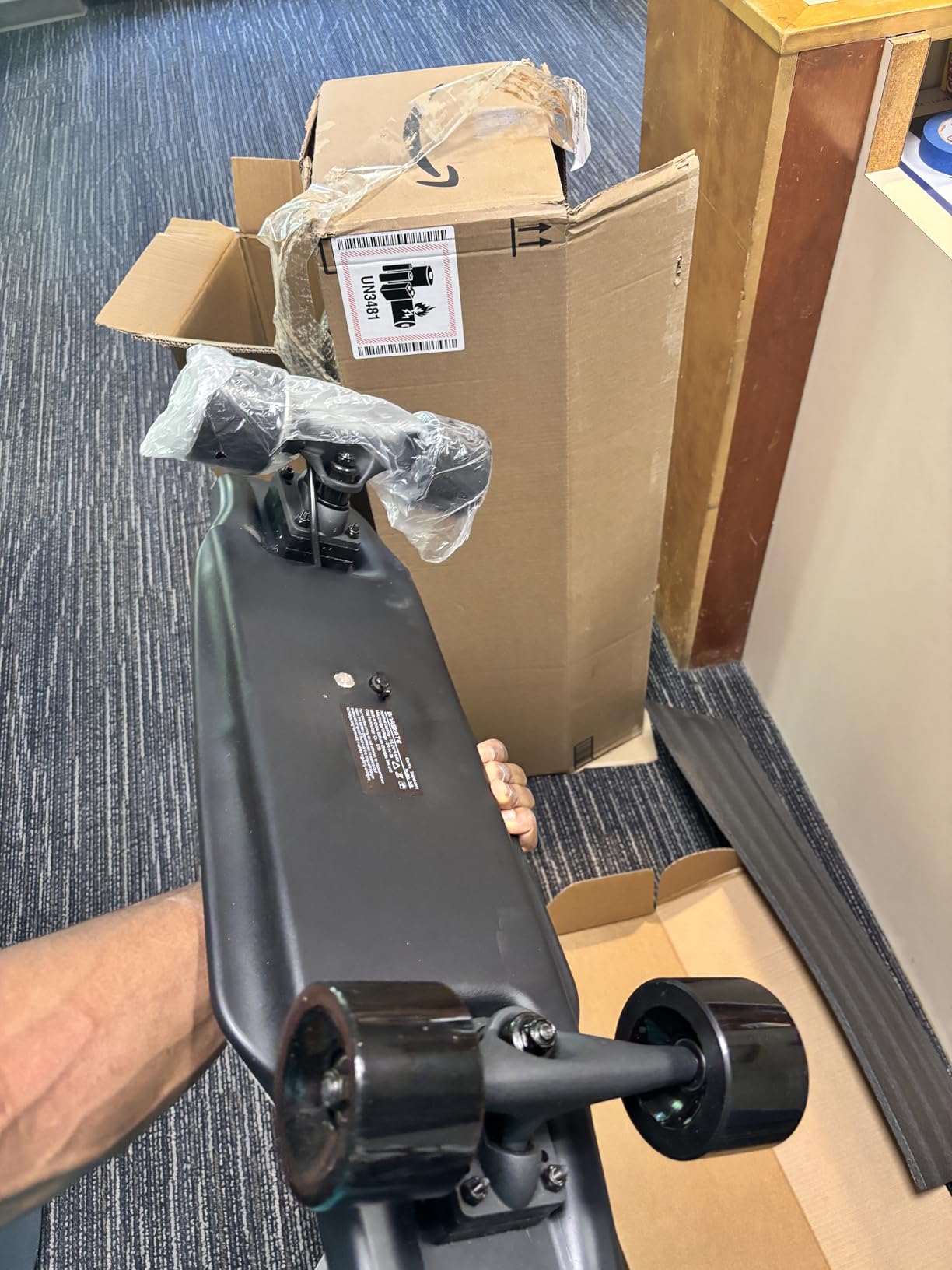 M8 Electric Skateboard with Remote, 15Mph Top Speed,9Miles Range,400 Hub-Motor, Skateboard for Adults &Teens customer photo 2