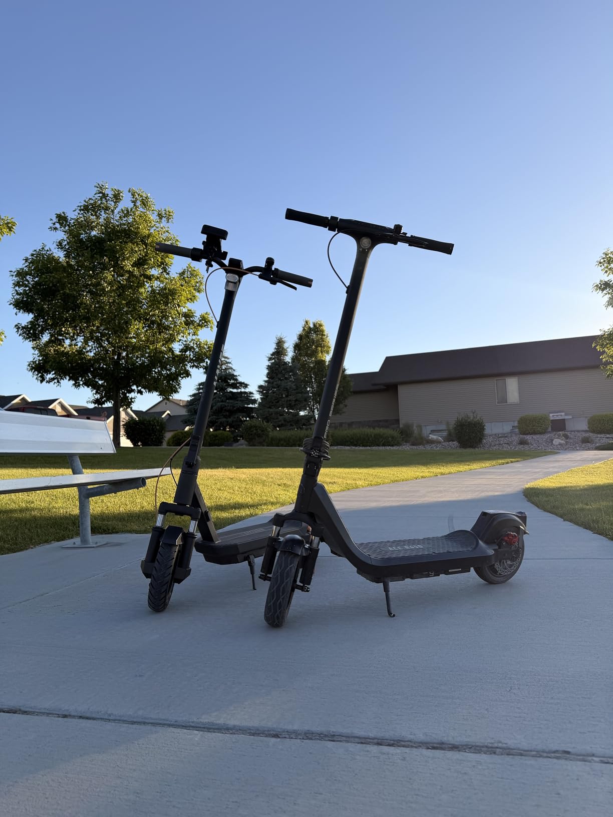 NAVEE GT3/ST3 Series Electric Scooter, 20/25 MPH Top Speed, 47/38/30 Miles Max Range, 1000W/1350W Motor with Dual Suspension, 10