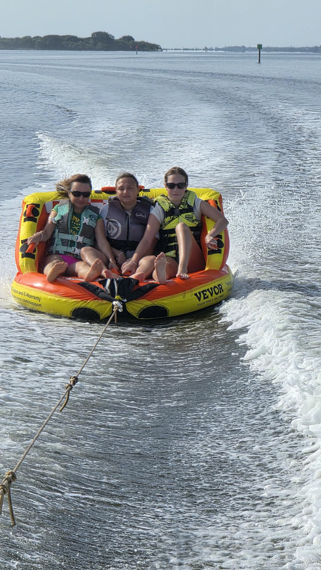 VEVOR Towable Tube for Boating, 1-4 Riders Inflatable Boat Tubes and Towables, 680lbs Water Sport Towable Tube for Boat to Pull - with Full Nylon Cover, 22 Grab Handles, Dual Tow Points & Safety Valve customer photo 1