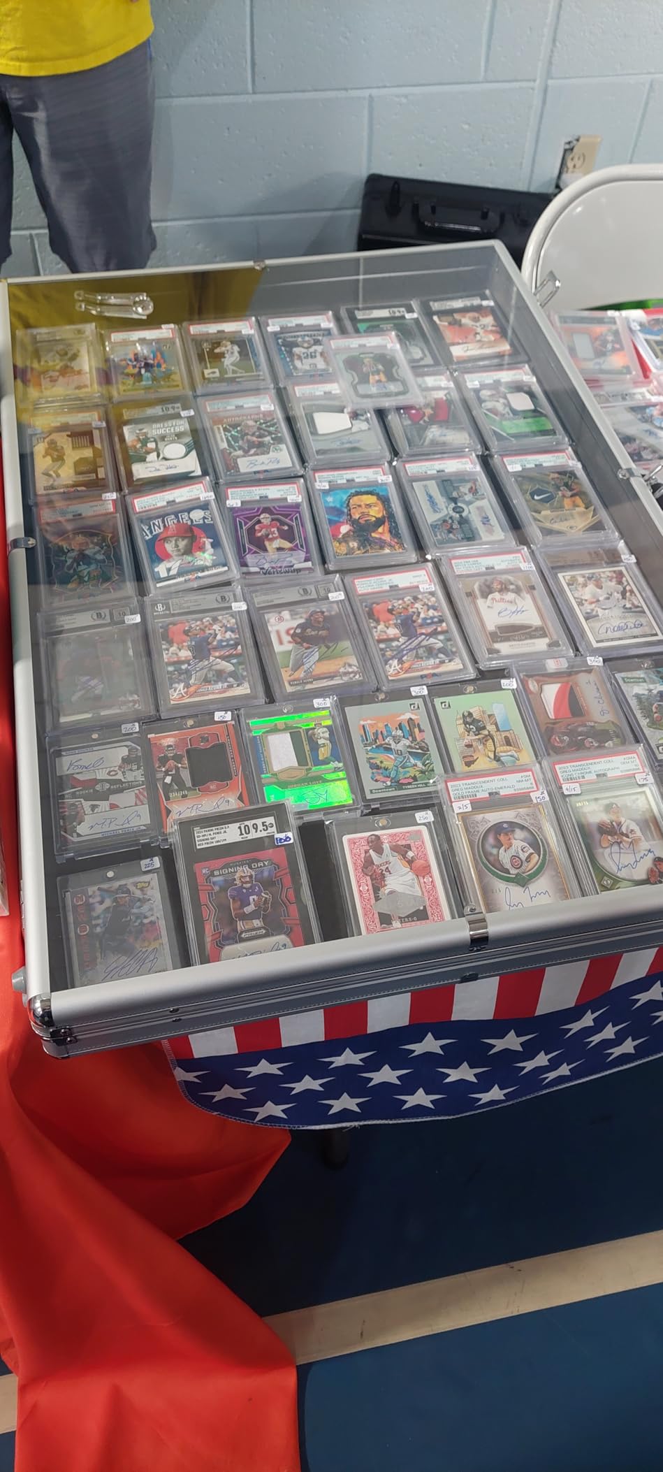 34 in X 22 in Silver Card Show Display Case Large Aluminum, Trading Card Display Case Suitable for Sports Card/TCG/Jewelry Collection, 1-Year Coverage customer photo 2