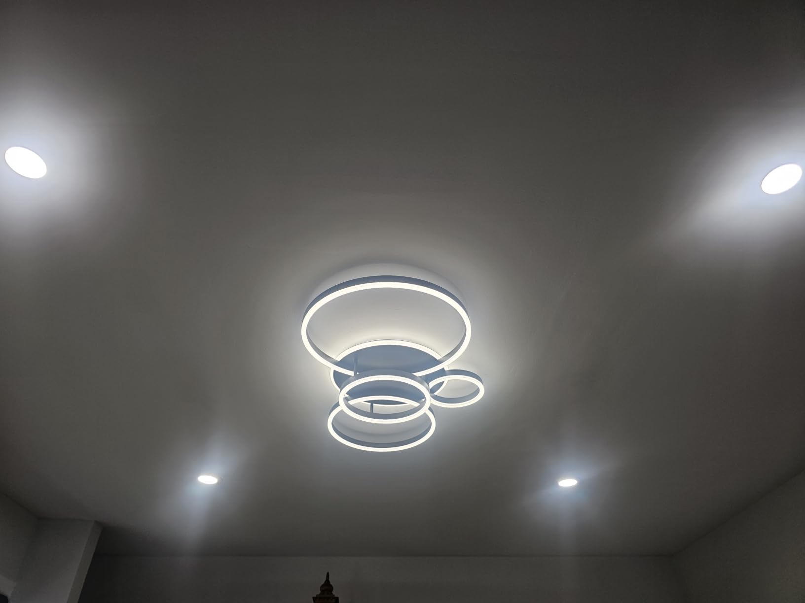 O'NEELDY Modern Dimmable LED Flush Mount Ceiling Light Remote Control Acrylic Ring Chandelier, 48W 3000K-6000K Adjustable, Black Fixture for Bedroom, Living Room, Dining Room, Kitchen and Hallway customer photo 1