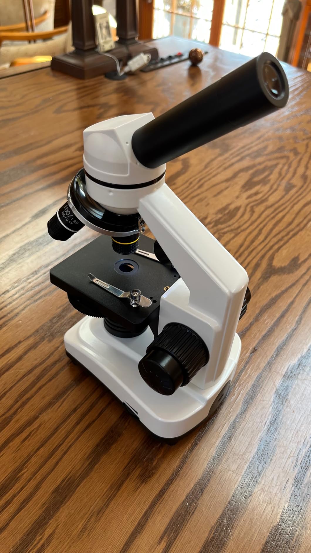 Microscope for Adults & Kids, 40X-2500X High-Power Compound Microscope for Students, School Lab & Home Schooling, Equiped with Slides Set & Phone Holder (White) customer photo 2