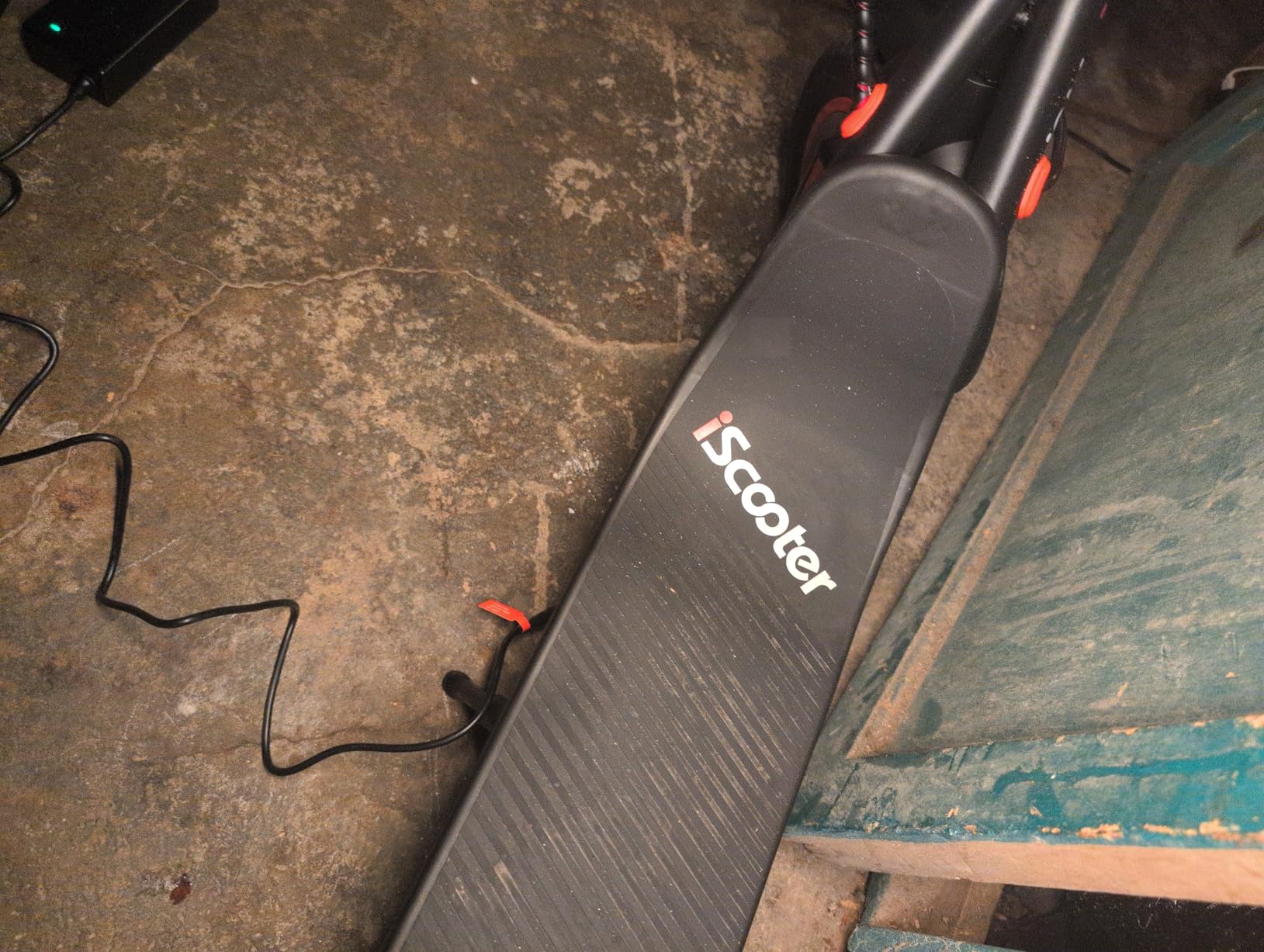 iScooter Electric Scooter Adults & Big Kids, Cruise Control, Dual Braking System, Smart App, Foldable Electric Scooter for Commuting & Campus Use customer photo 1