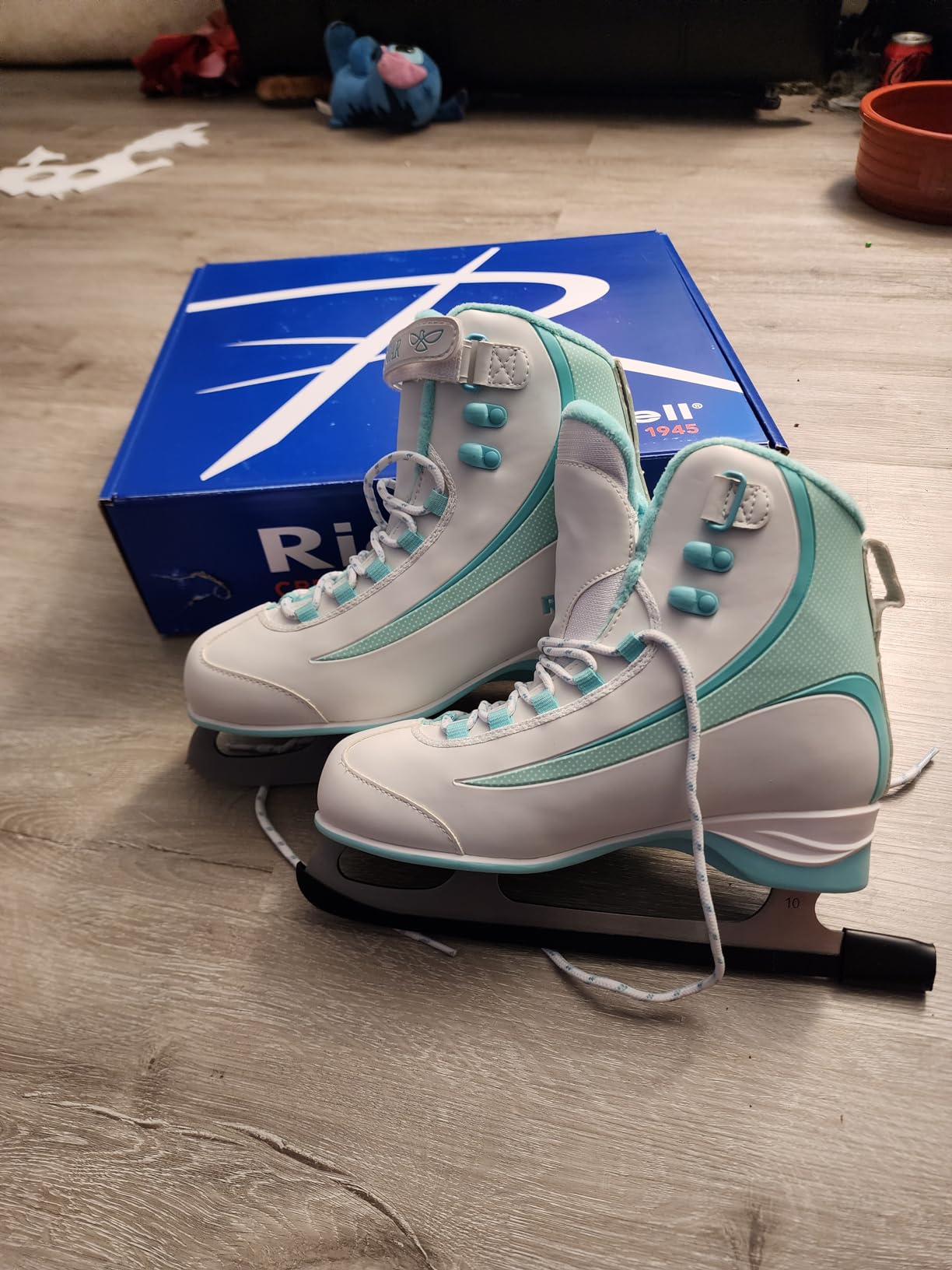 Riedell Soar Recreational Ice Skates for Men and Women | Plush Padded Lining, PVC Soles, Smooth Stainless Steel Blades, 3M Thinsulate Insulation, Light Support customer photo 1