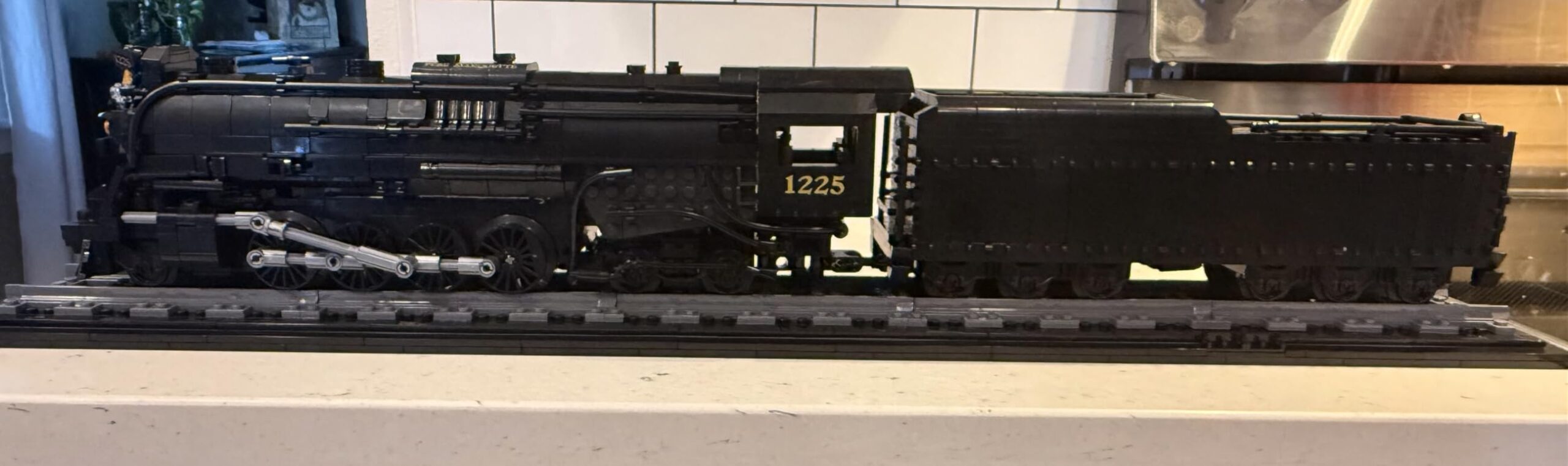 Nifeliz 1225 Locomotive Building Set, Classic Steam Train Model Toy for Adult Collectors, Display and Gift Giving (1,593 PCS, NF10323) customer photo 2