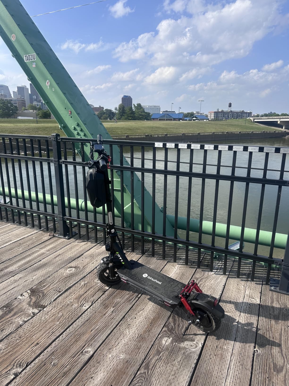 isinwheel GT1 Electric Scooter Adults, 28MPH Top Speed, 28Miles Range, 800W Motor, 330LBS Load, Off-Road Scooter for Adults with Turn Signal customer photo 1