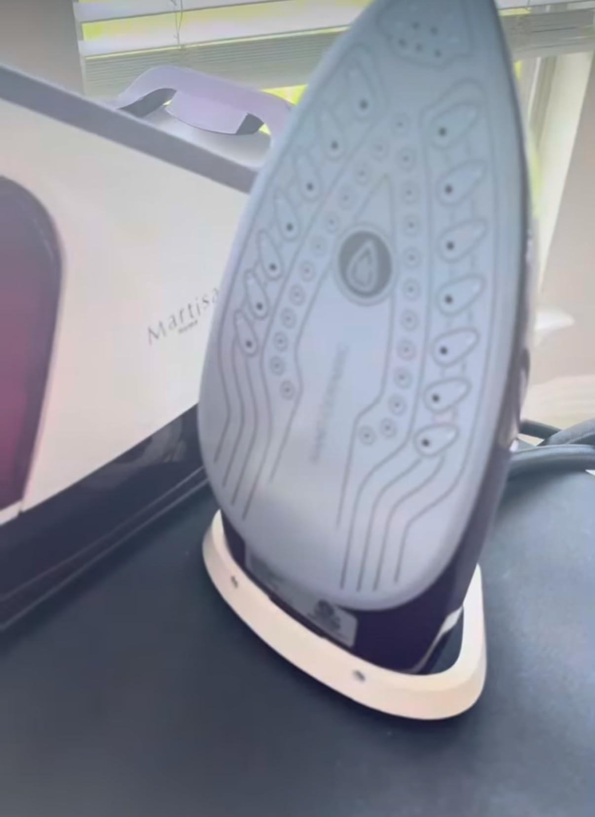 Martisan Steam Iron for clothes, 1800W, Nano Ceramic Soleplate, Dynamic Steam Burst, Precise Thermostat for All Fabrics, Auto-off, Fast Heating, Self-Clean, 4-in-1 Iron, Anti-Drip, Anti-Calc customer photo 2