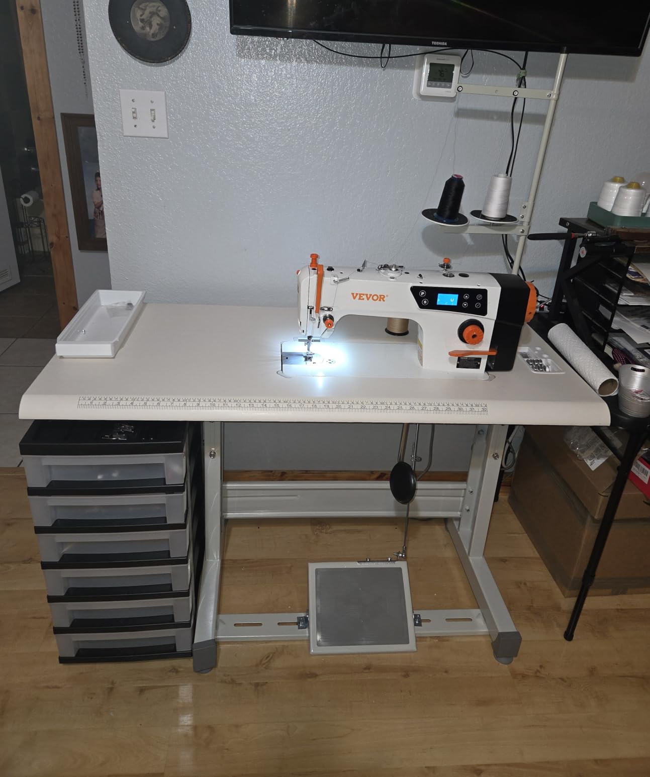 VEVOR Industrial Lockstitch Sewing Machine, 550W Commercial Set with Servo Motor & Table Stand, 5000 SPM High Speed, Metal Frame, LCD Panel, LED Light for Cotton Wool Denim Leather Canvas customer photo 2