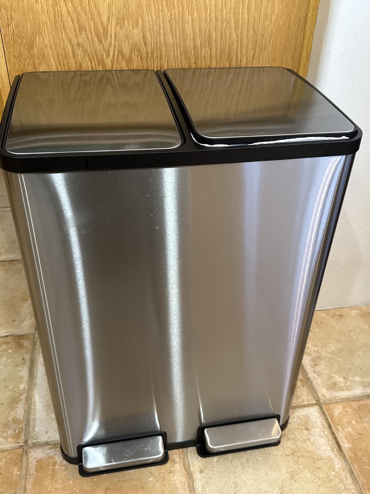DUMOS Kitchen Trash Can, 2x8-Gallon Dual Trash Can with Lid, Stainless Steel Garbage Bin with 2 Removable Inner Buckets, Soft-Close Foot Pedal, Fingerprint-Resistant for Kitchen, Home, Office customer photo 2