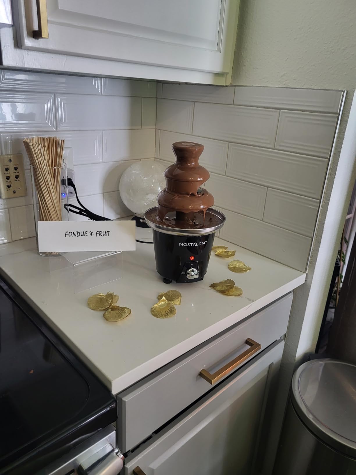 Nostalgia 3 Tier Electric Chocolate Fondue Fountain Machine for Parties - Melts Cheese, Queso, Candy, and Liqueur - Dip Strawberries, Apple Wedges, Vegetables, and More - 24-Ounce - Black customer photo 2