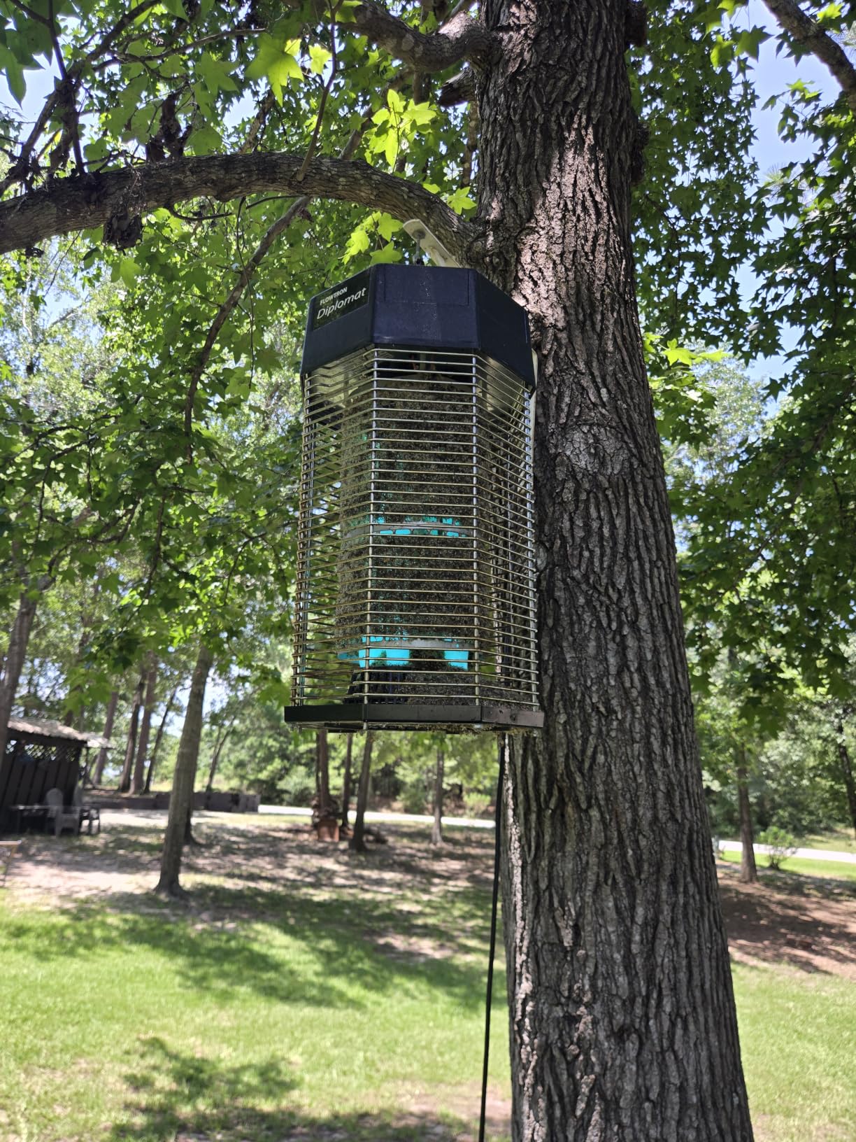 Flowtron Indoor/Outdoor Fly Control, 2000 sq.ft Indoor & 2 Acre Outdoor Insect Control with Dual Lure Method, 120W UV Light & Fly Sex Lure/Octenol for Flies and Mosquitoes, UL Certified customer photo 1