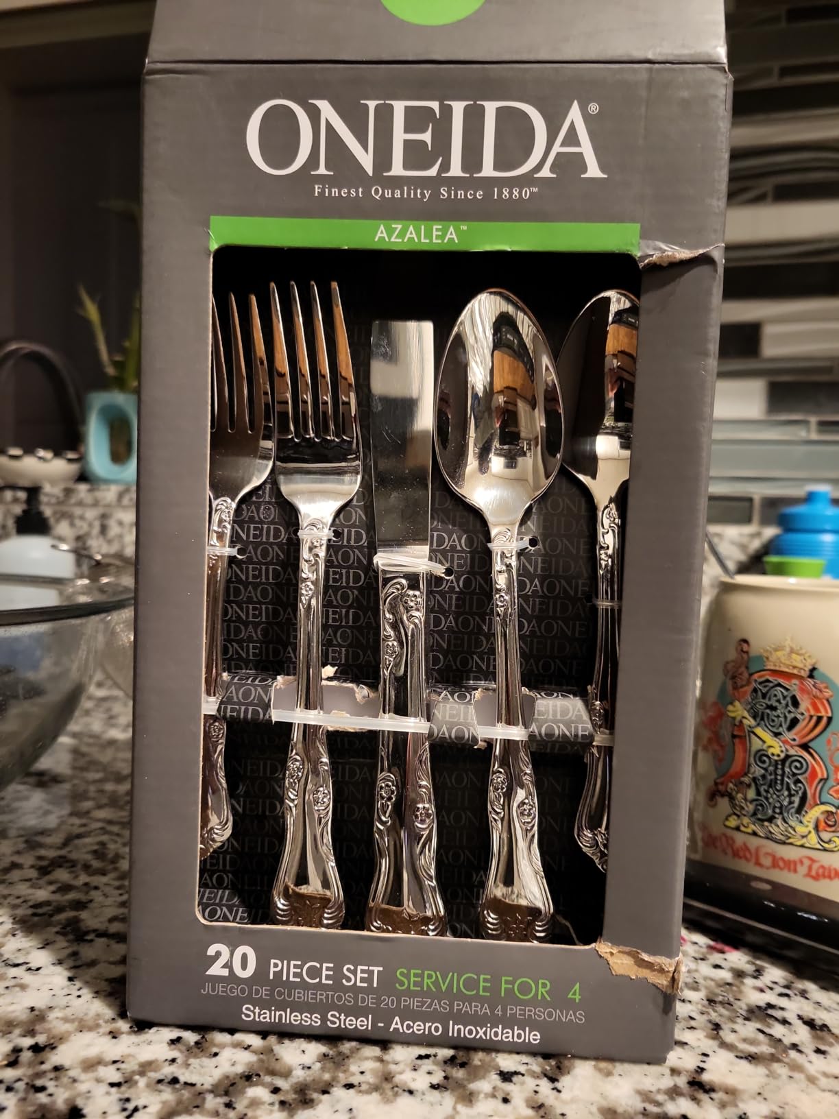 Oneida Azalea 45-Piece 18/0 Silverware Set for 8, Flatware | mirror finish, dishwasher safe | includes serving spoons and utensil set | cutlery set, wedding silverware customer photo 2