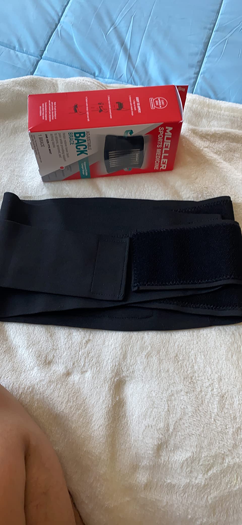 MUELLER Sports Medicine Adjustable Back Brace, Ideal for Upper and Lower Back Pain, Relief & Support for Men and Women, Strains, Sciatica, Scoliosis customer photo 1