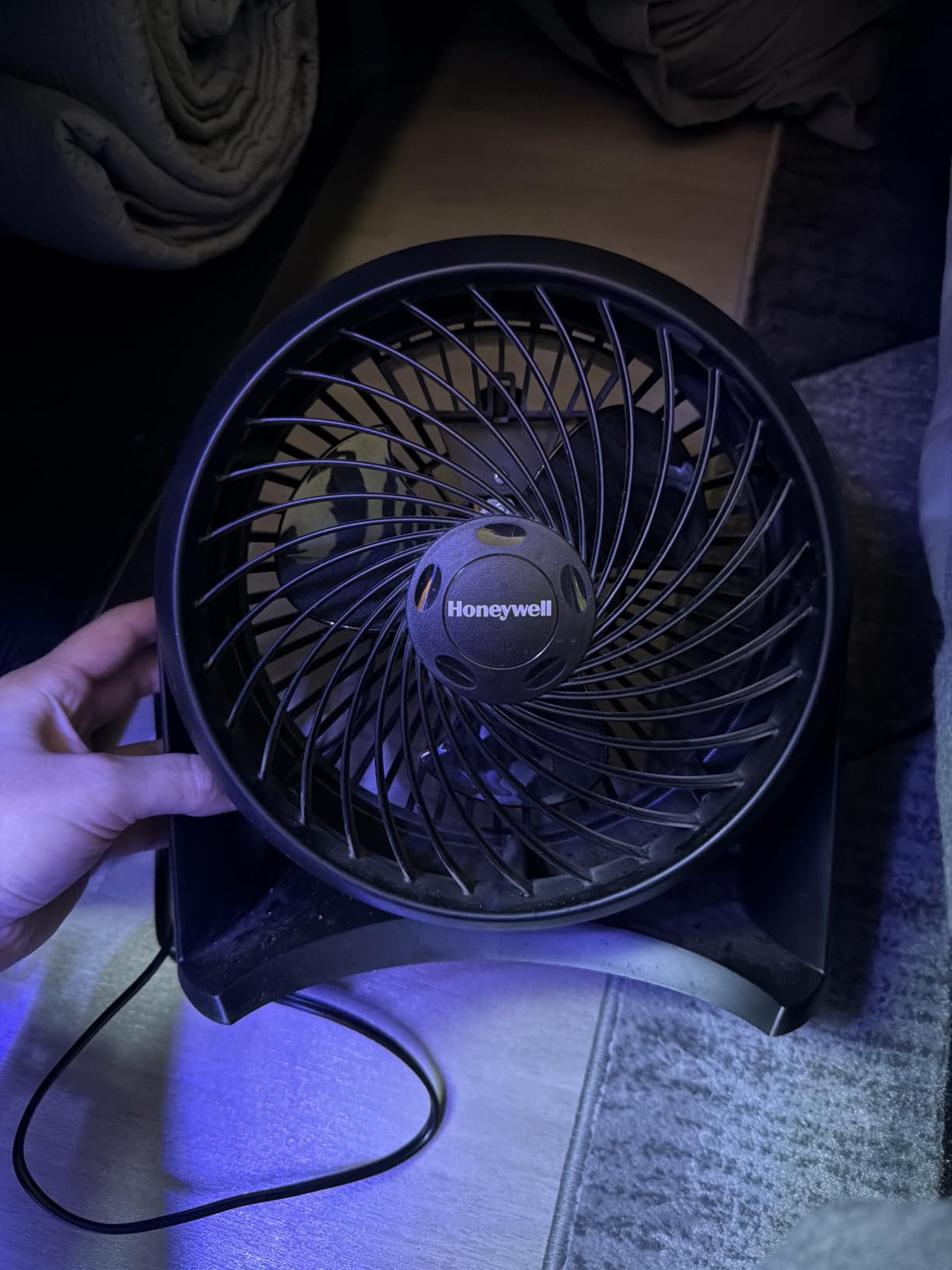 Honeywell TurboForce Air Circulator, Small Tabletop Fan, Quiet Personal Fan for Home or Office, 3 Speeds, 90 Degree Pivoting Head, Black, HT900 customer photo 1