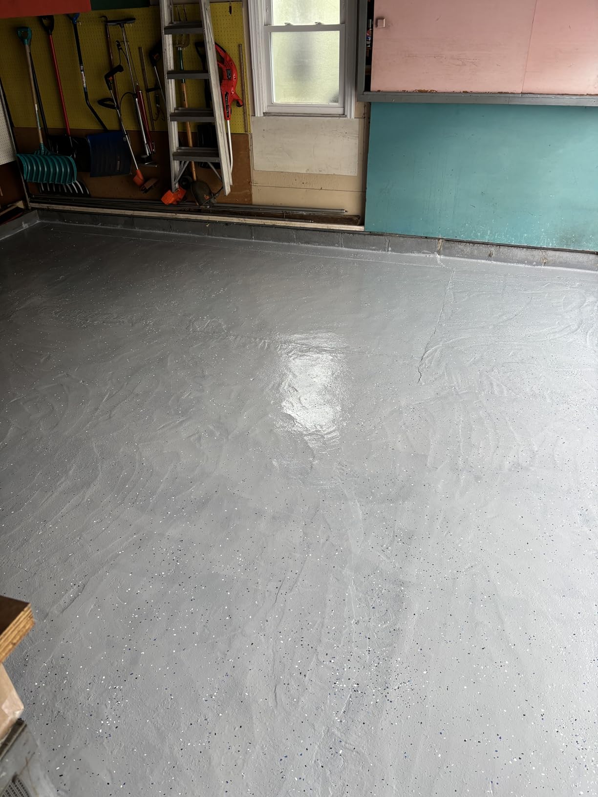 Rust-Oleum EpoxyShield Gloss Gray Garage Floor Coating Kit, 1 Car customer photo 2