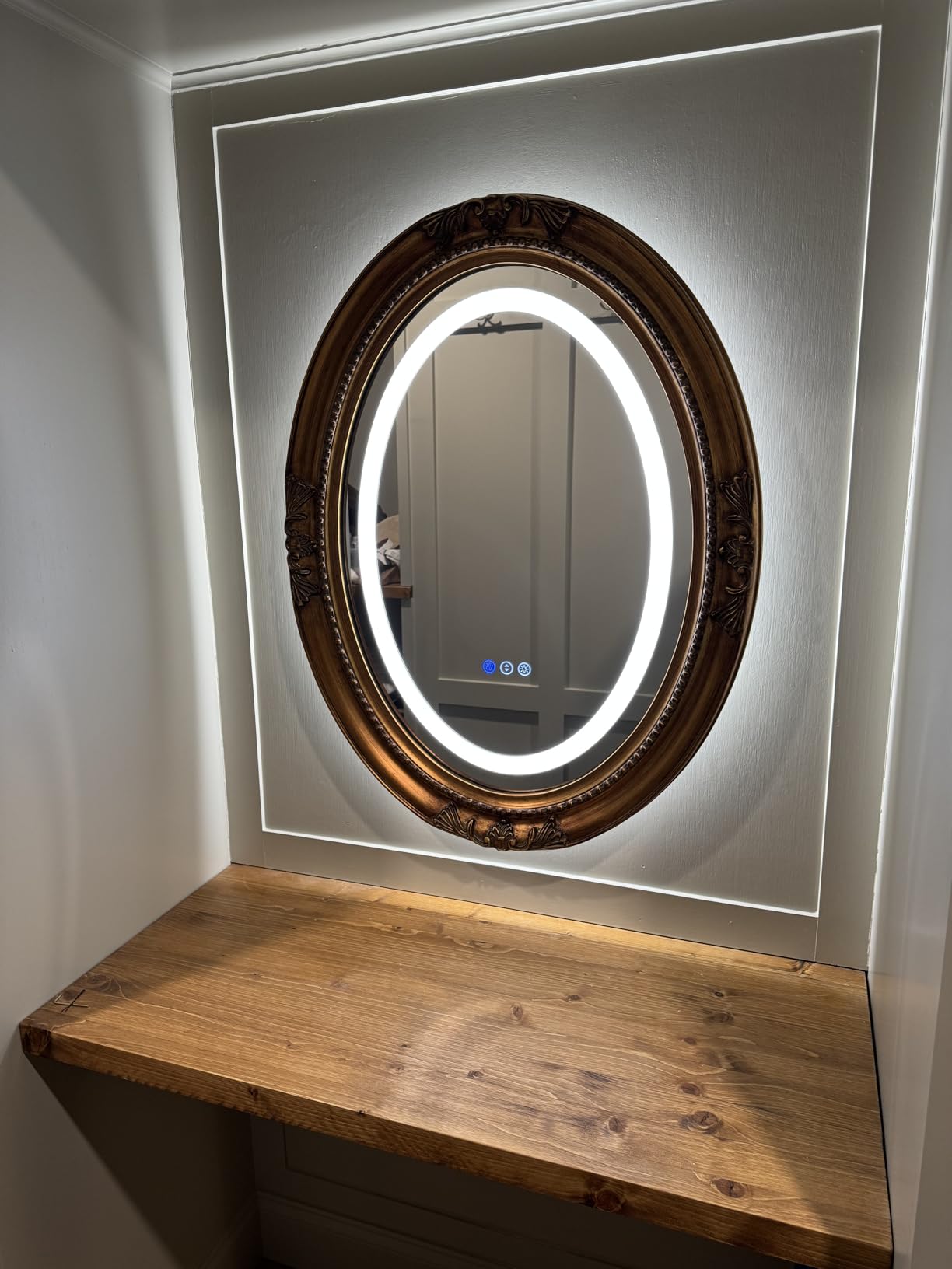 Howard Elliott Collection Queen Ann Oval Antique Gold Leaf Wall Mirror, Oval Bevelled Hanging Wood Framed Vanity Mirrors for Home Decor, Living Room, Bathroom, Bedroom, or Hallway, 25 x 33 Inch customer photo 2